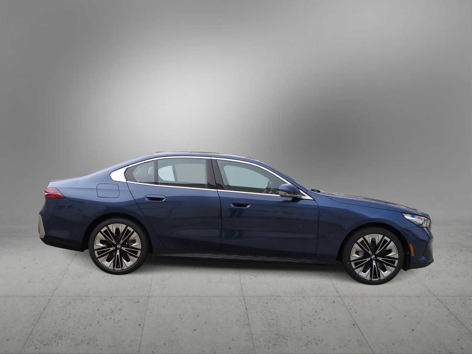 Thumbnail: 2026 BMW 5 Series - 9