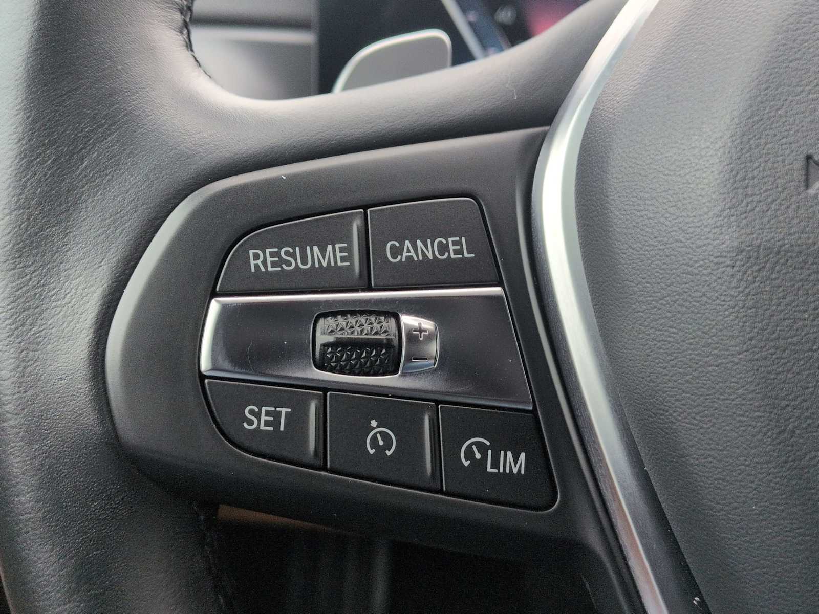 Thumbnail: 2024 BMW 3 Series - 32