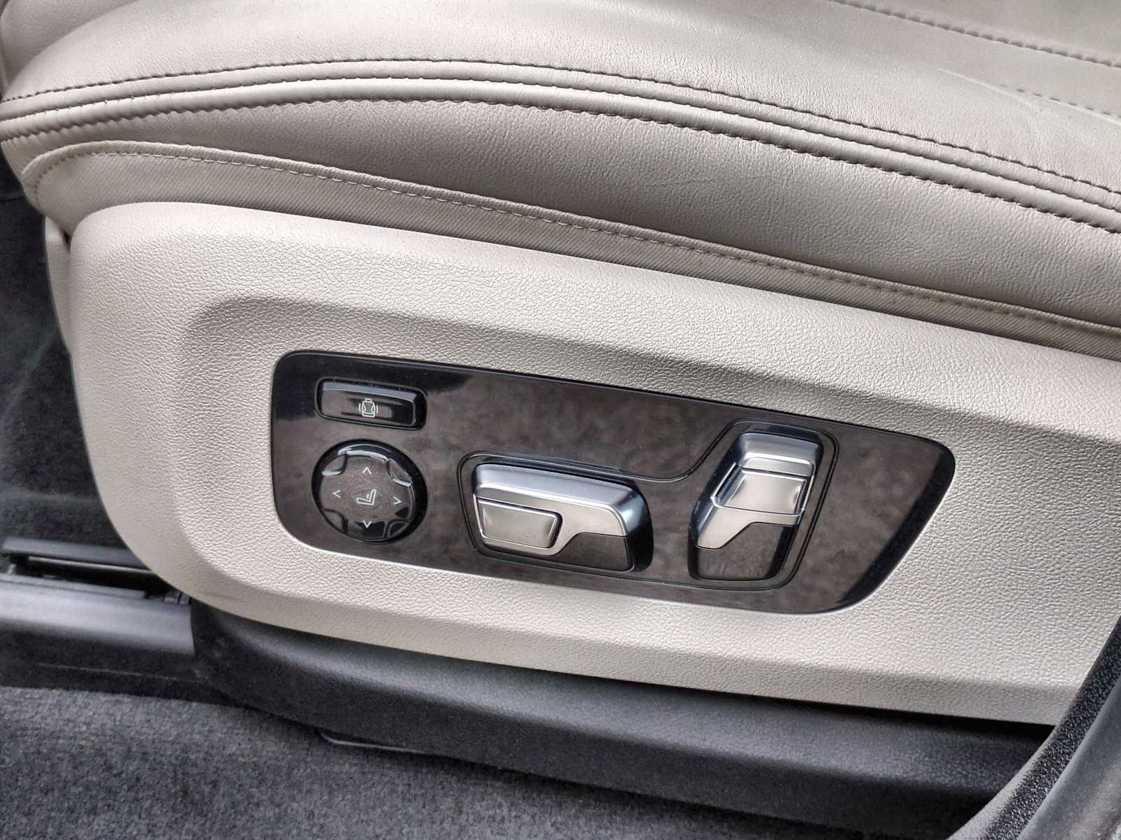 Thumbnail: 2023 BMW X6 - 17