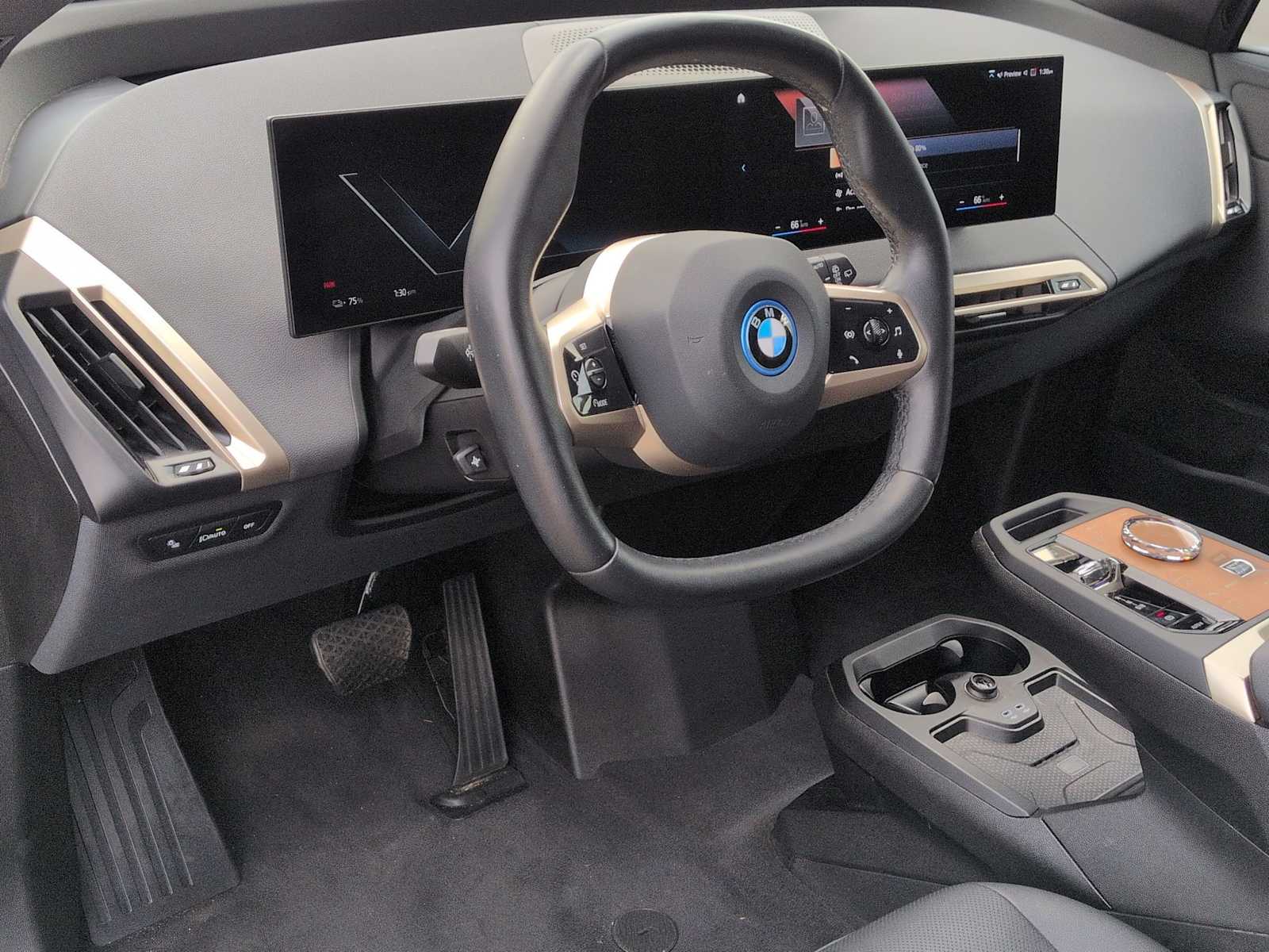 Thumbnail: 2023 BMW iX - 10