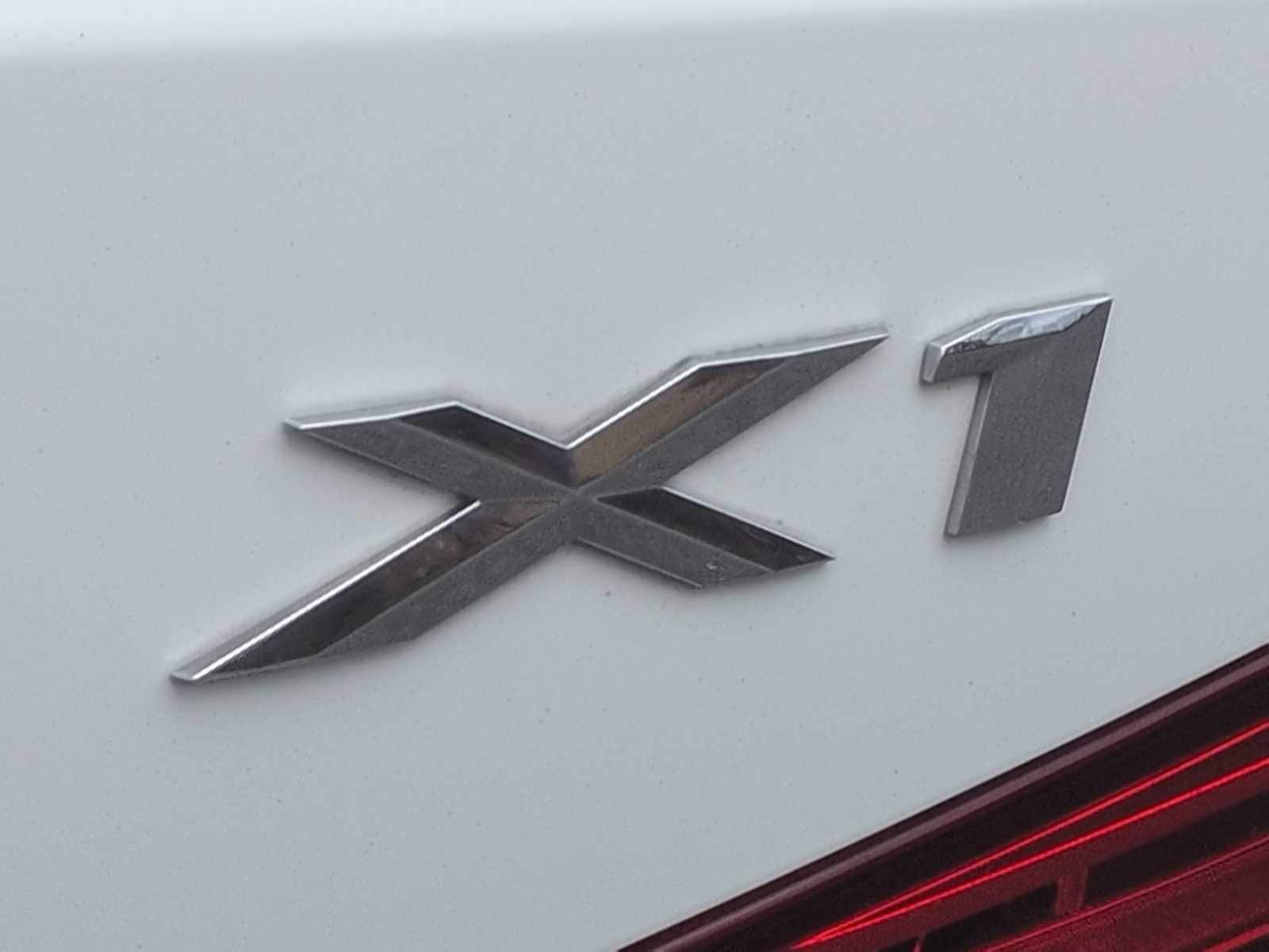 Thumbnail: 2013 BMW X1 - 13