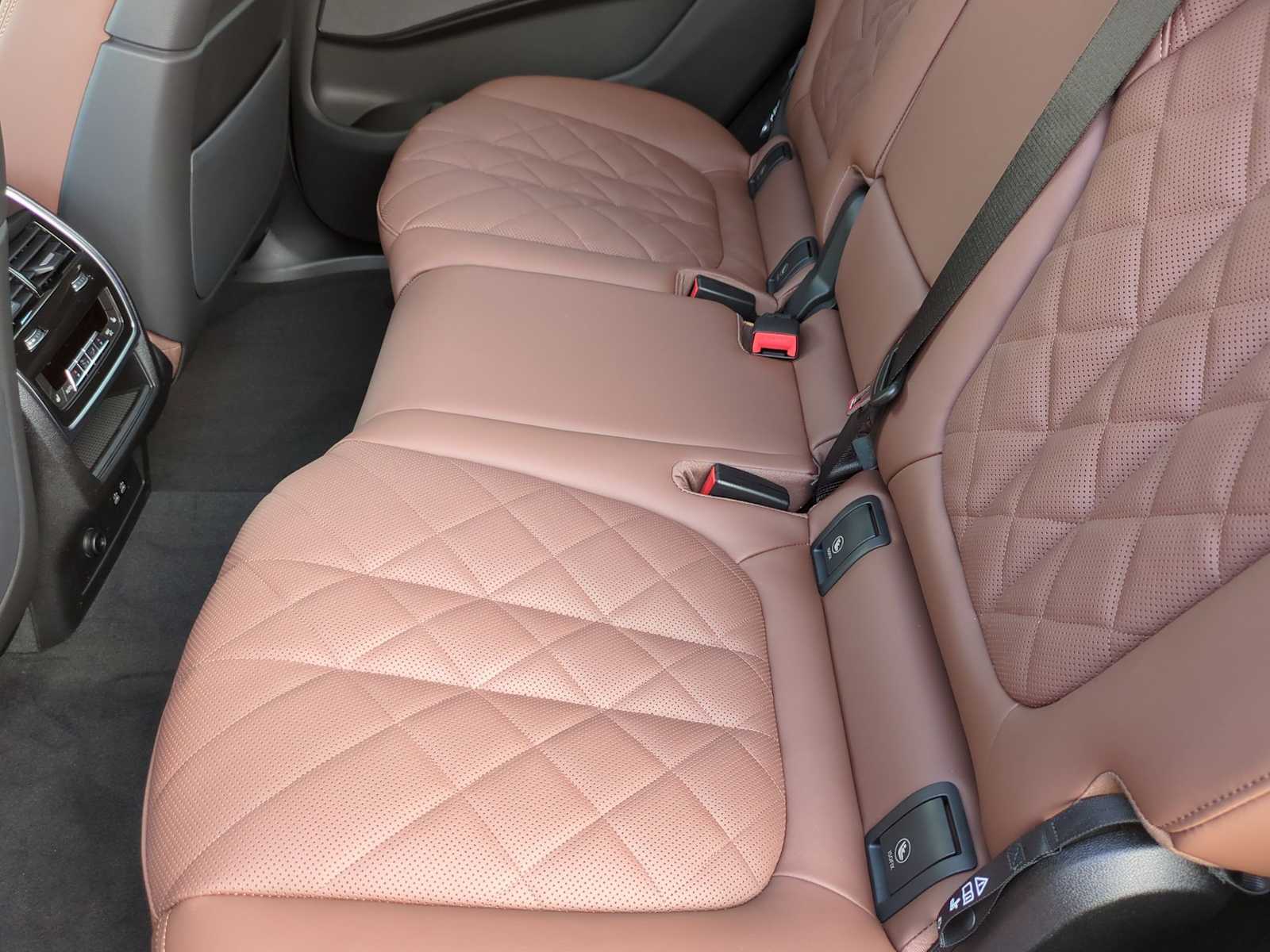 Thumbnail: 2026 BMW X7 - 20