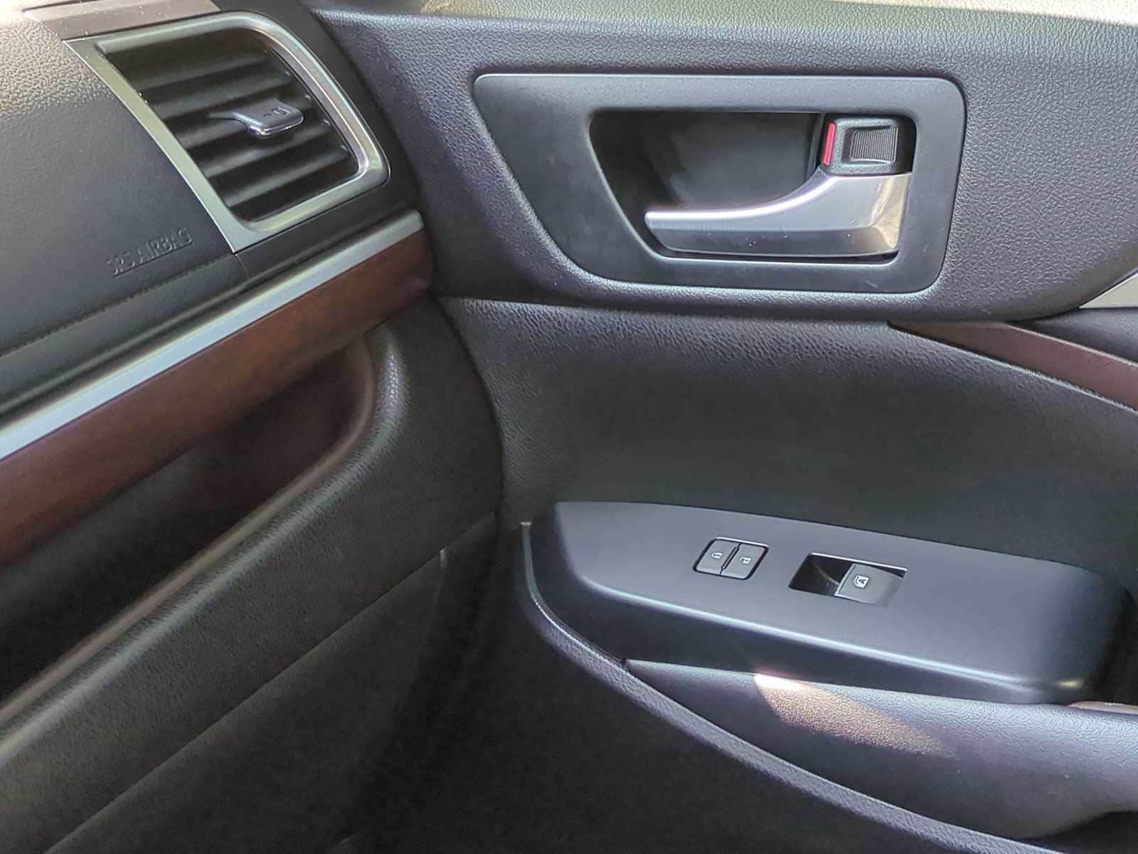Thumbnail: 2016 Toyota Highlander - 39
