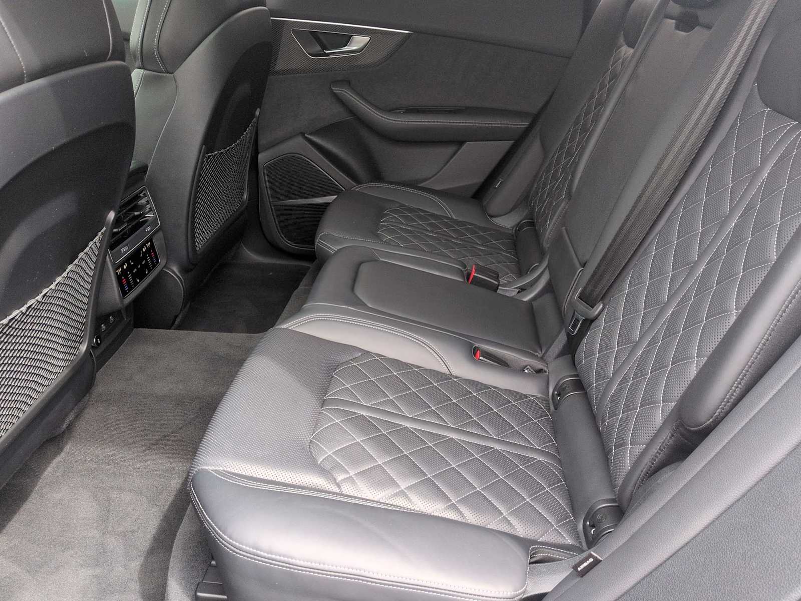 Thumbnail: 2023 Audi SQ8 - 20