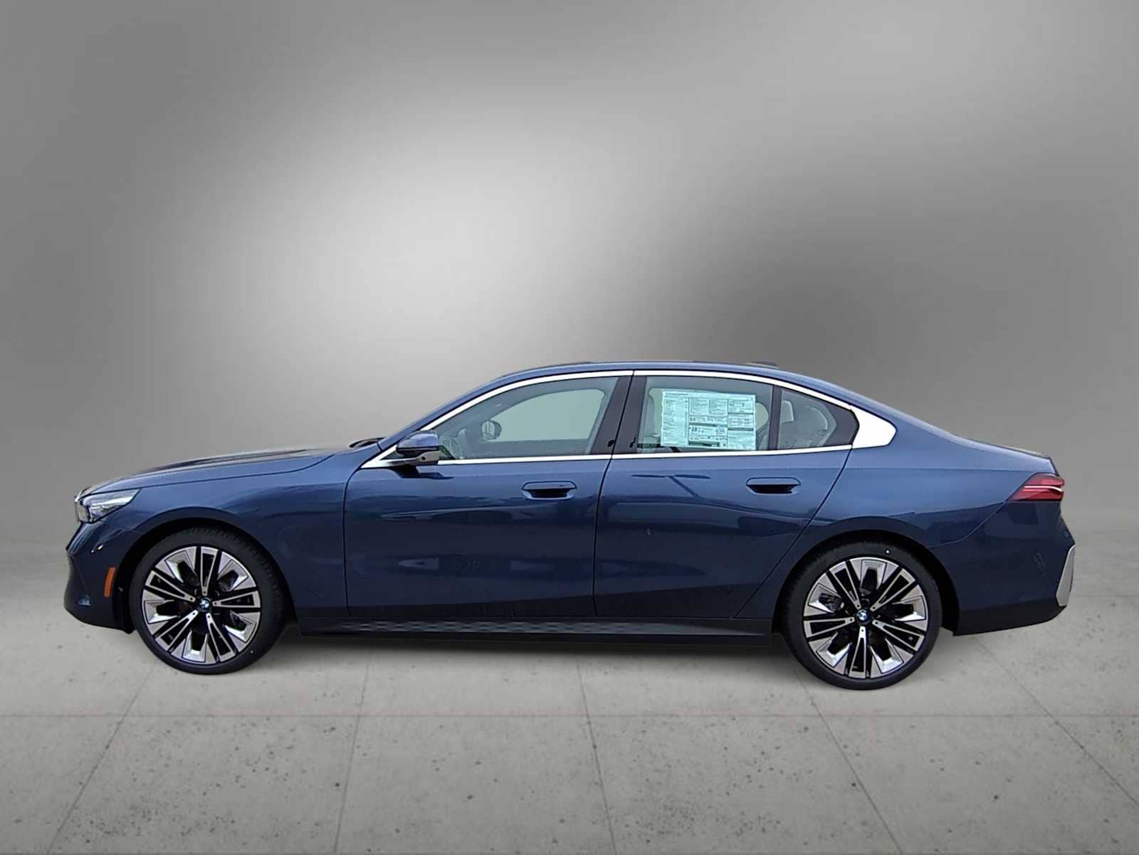 Thumbnail: 2026 BMW 5 Series - 5