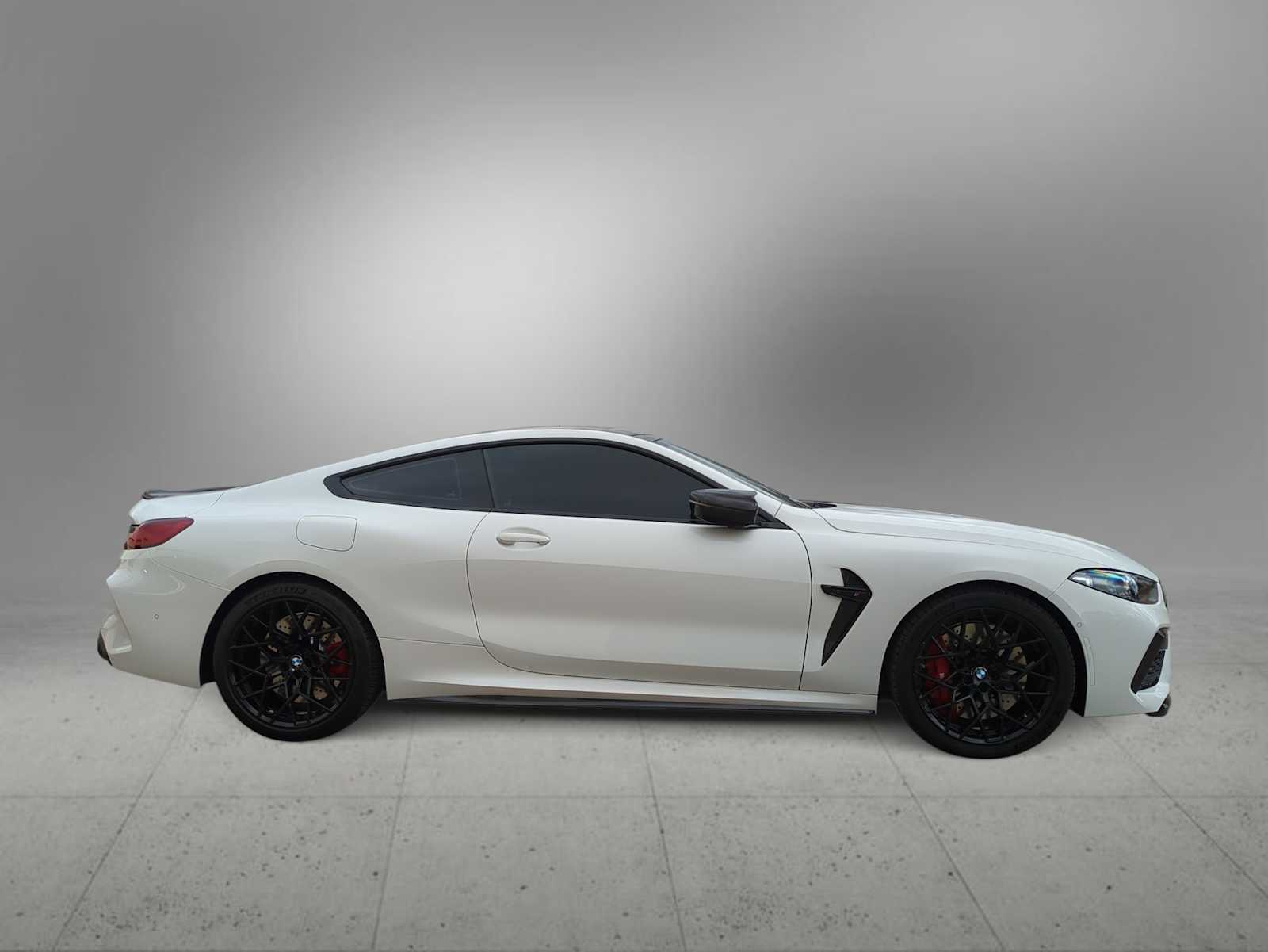 Thumbnail: 2025 BMW M8 - 9