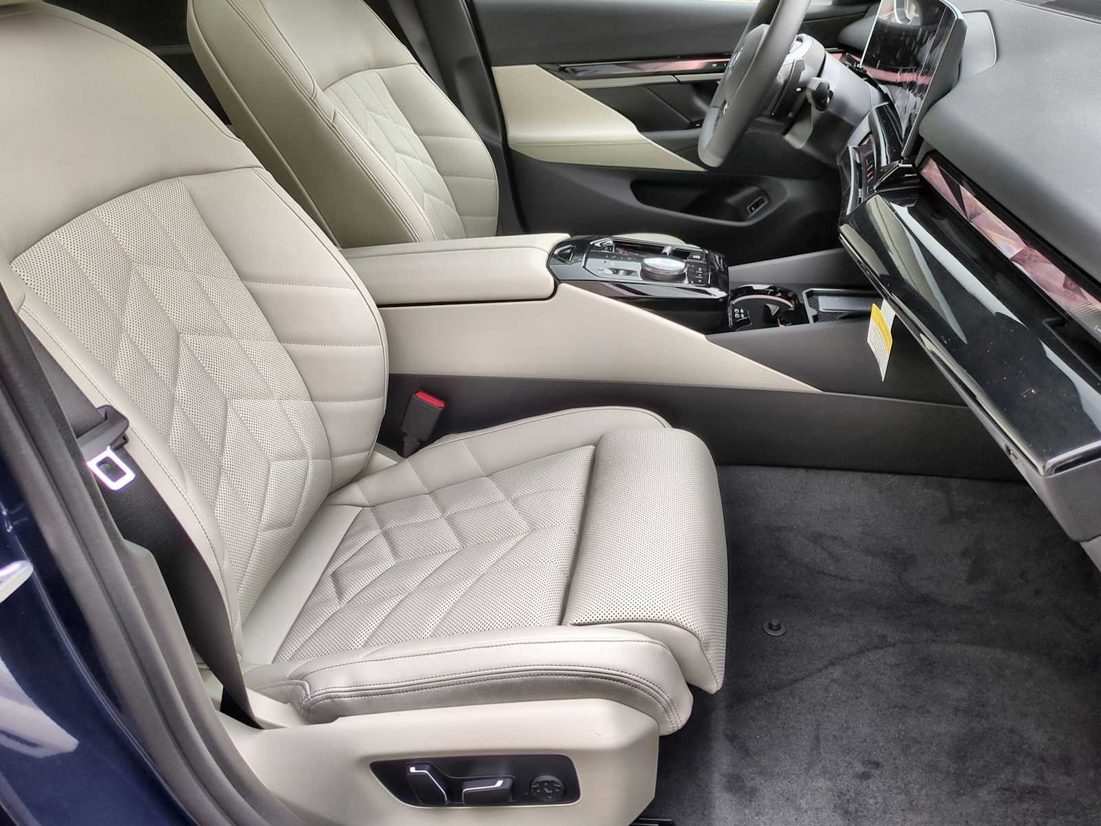 Thumbnail: 2026 BMW 5 Series - 23