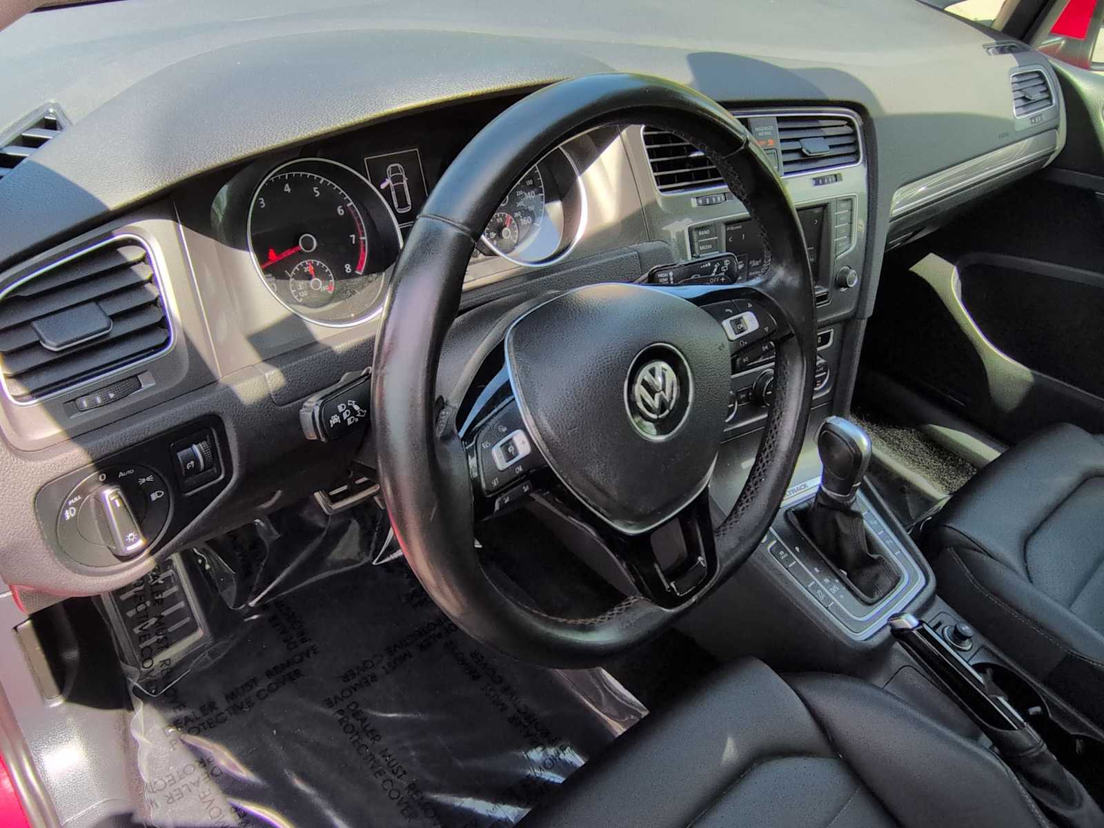 Thumbnail: 2017 Volkswagen Golf - 10