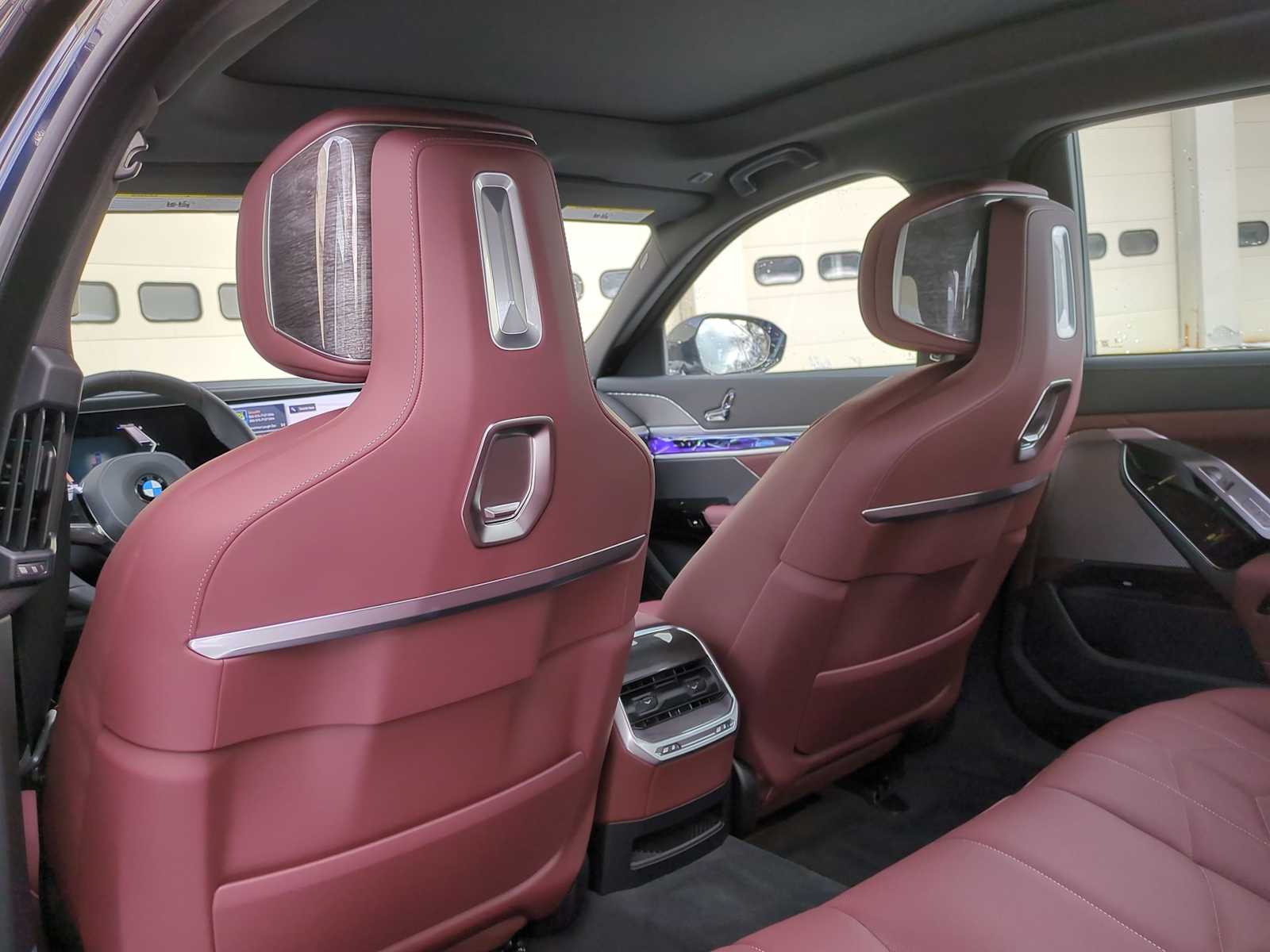 Thumbnail: 2025 BMW 7 Series - 19