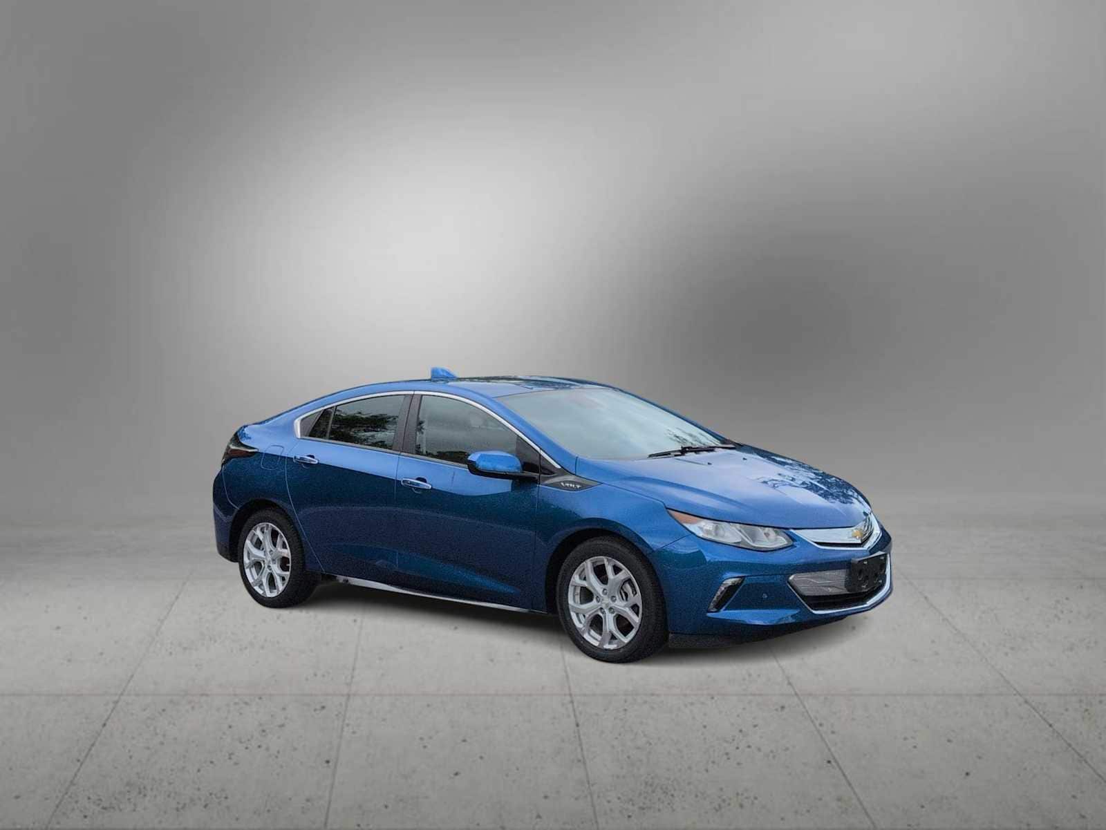 Thumbnail: 2016 Chevrolet Volt - 2