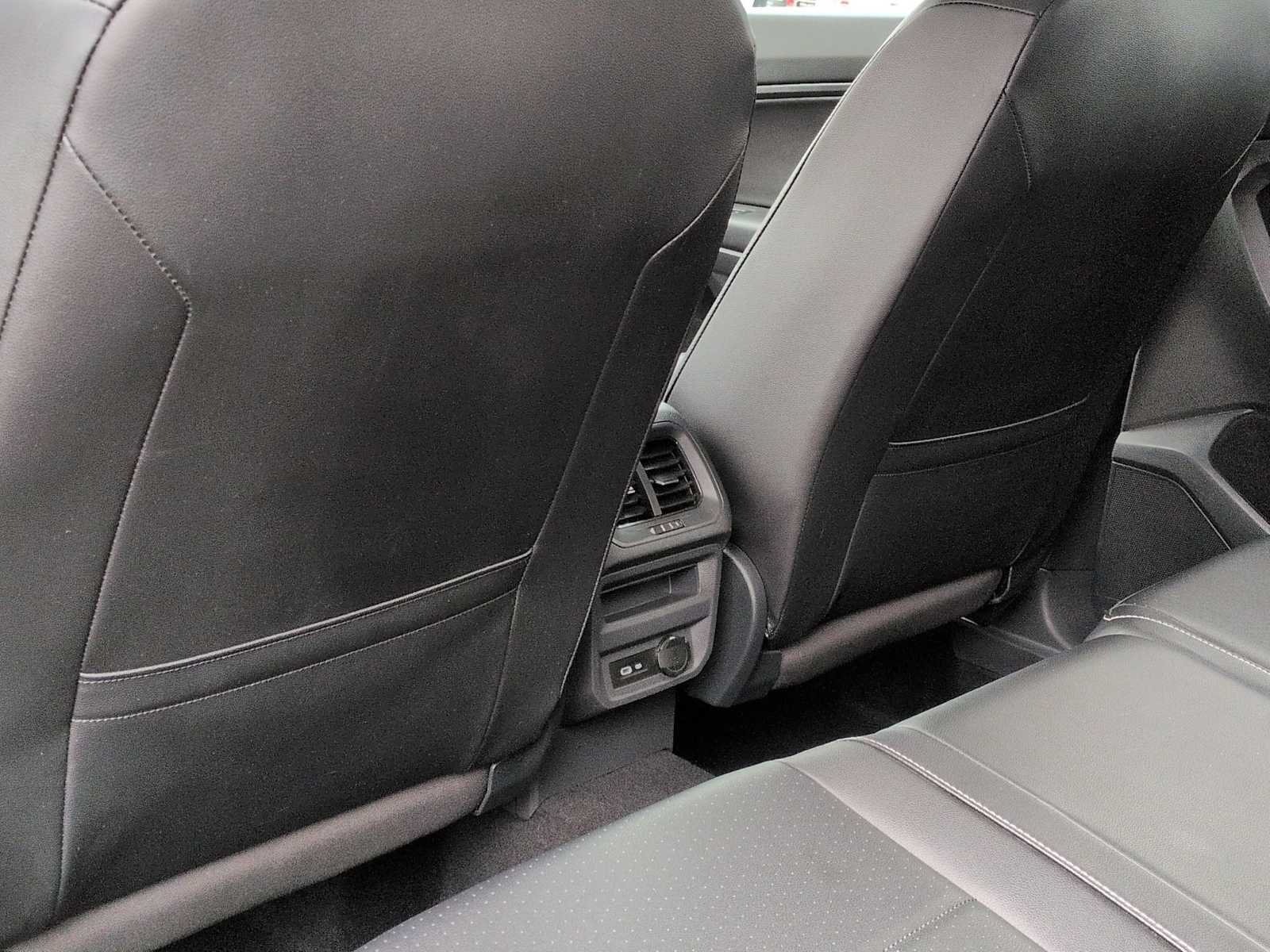 Thumbnail: 2021 Volkswagen Tiguan - 17