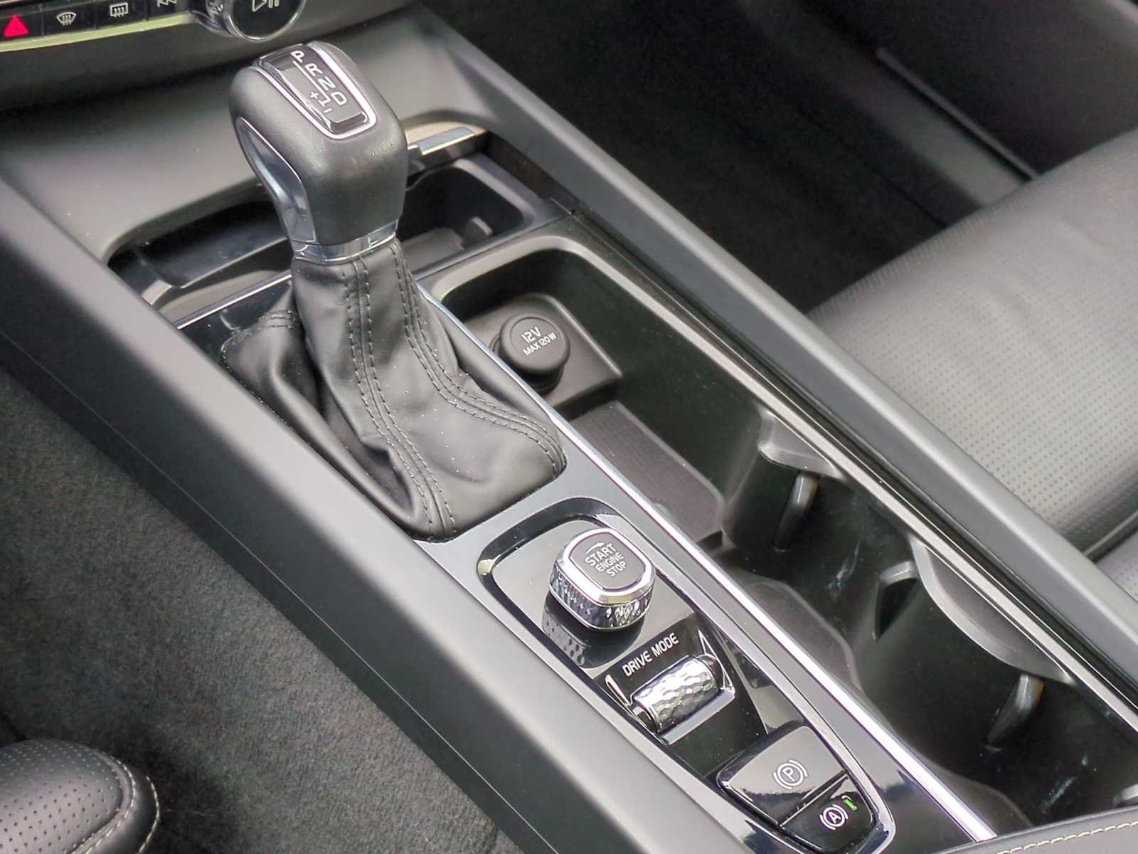 Thumbnail: 2021 Volvo XC60 - 34