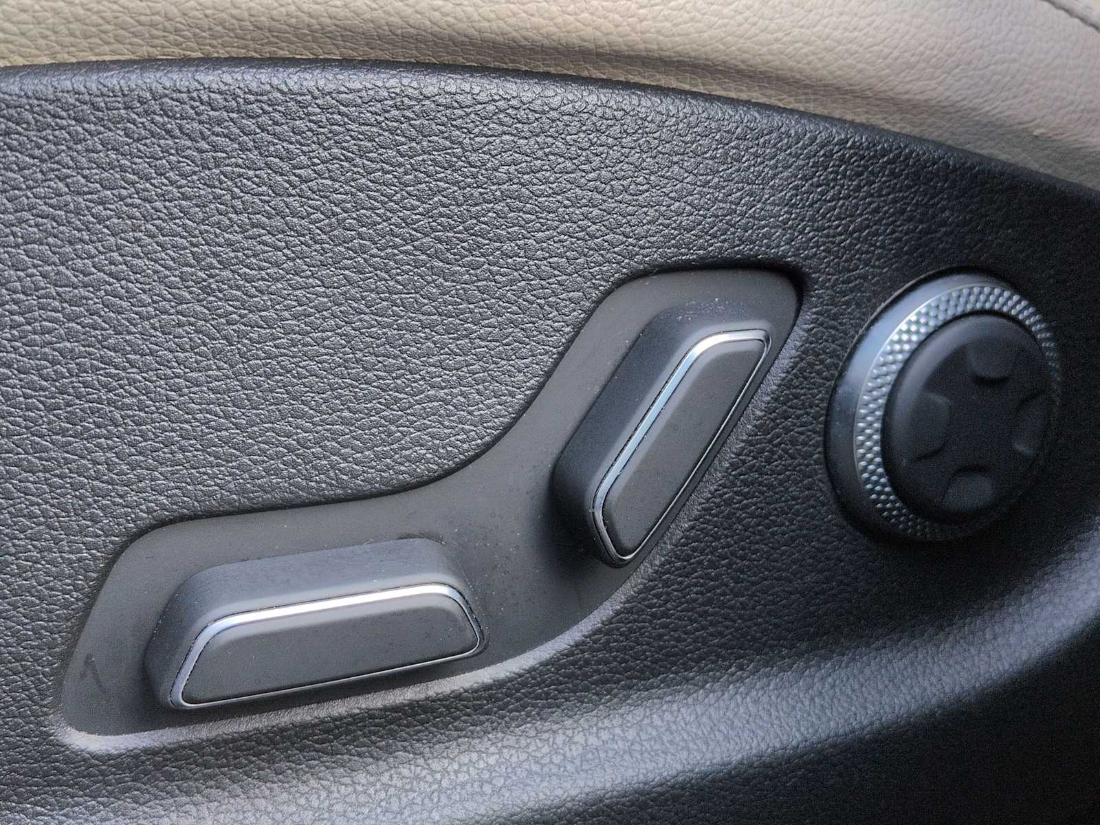 Thumbnail: 2022 Genesis GV70 - 16