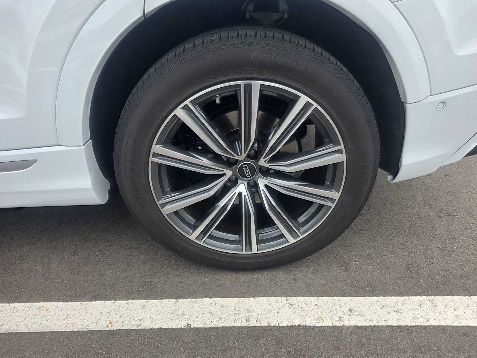 Thumbnail: 2023 Audi SQ8 - 10