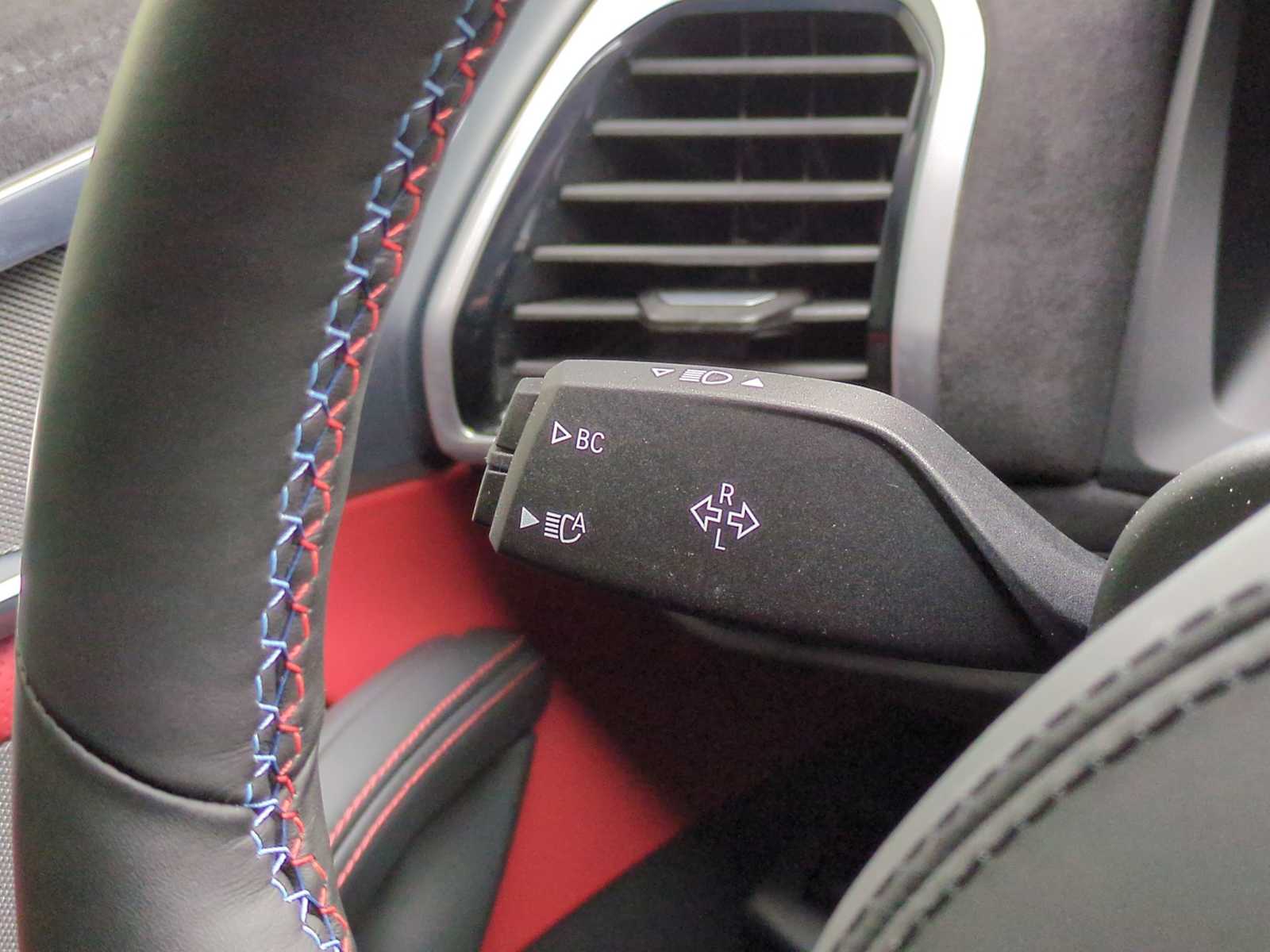 Thumbnail: 2025 BMW M8 - 24