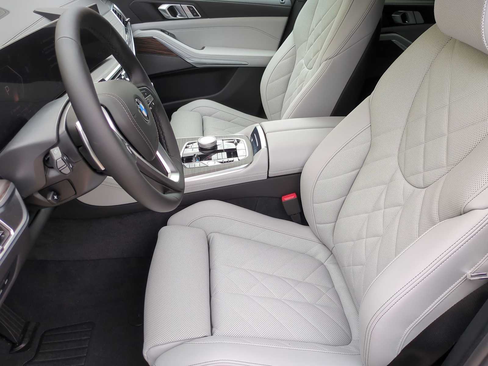 Thumbnail: 2026 BMW X5 - 16