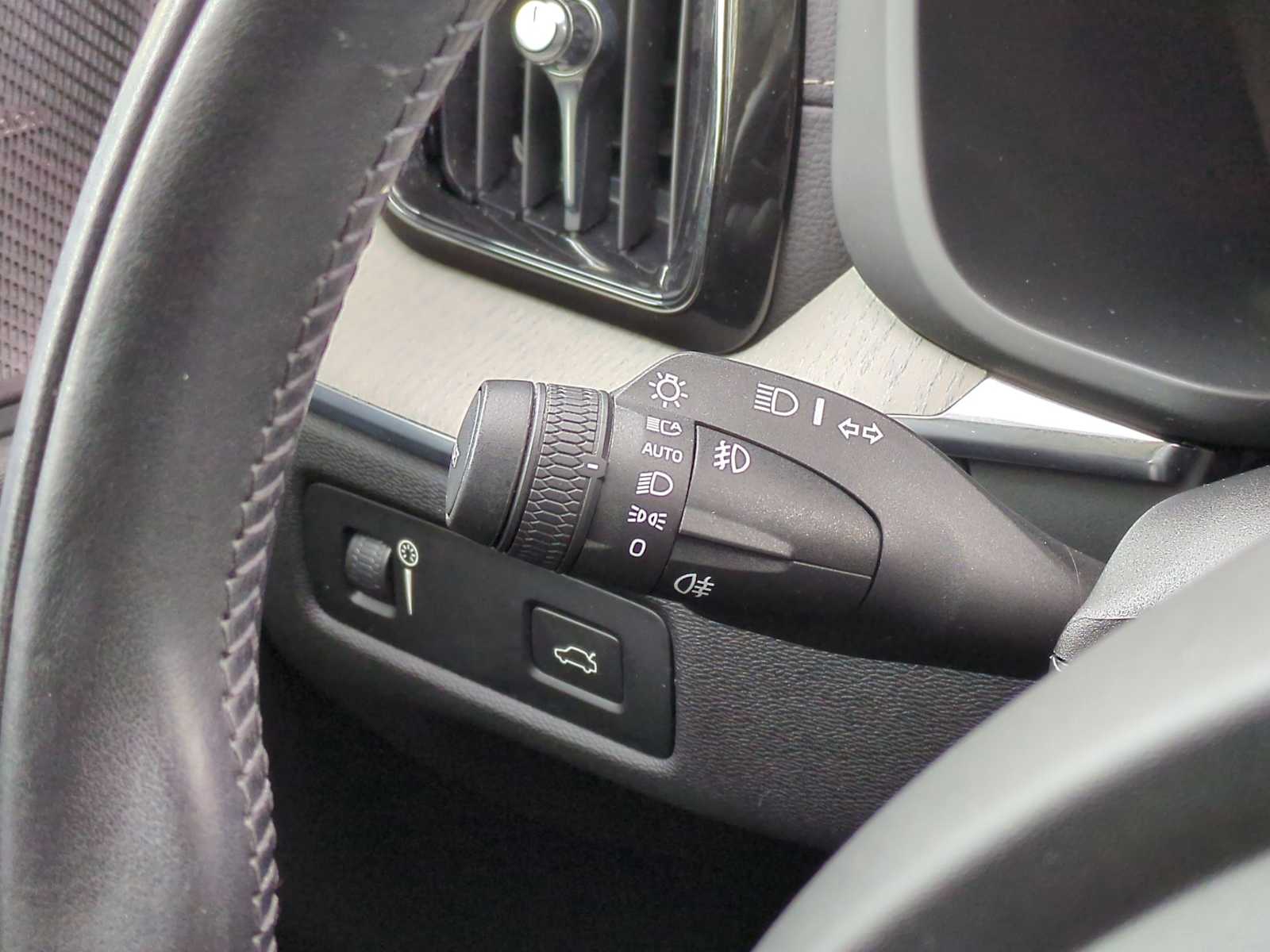 Thumbnail: 2021 Volvo XC60 - 28