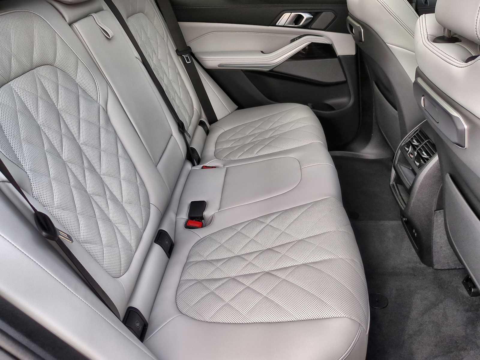 Thumbnail: 2026 BMW X5 - 21