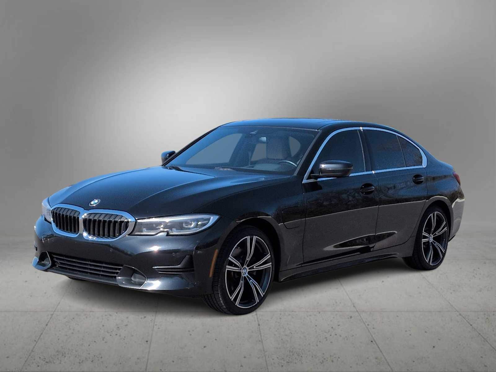 Thumbnail: 2021 BMW 3 Series - 4