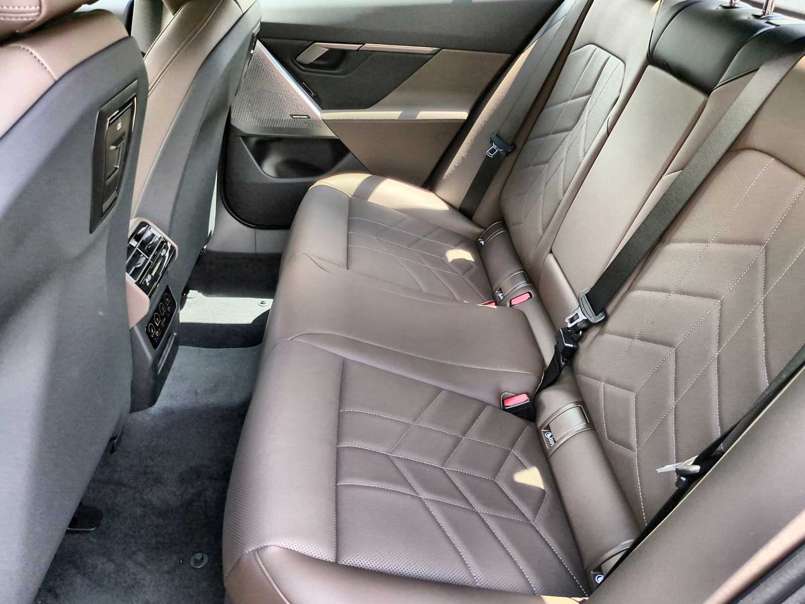 Thumbnail: 2026 BMW 5 Series - 21