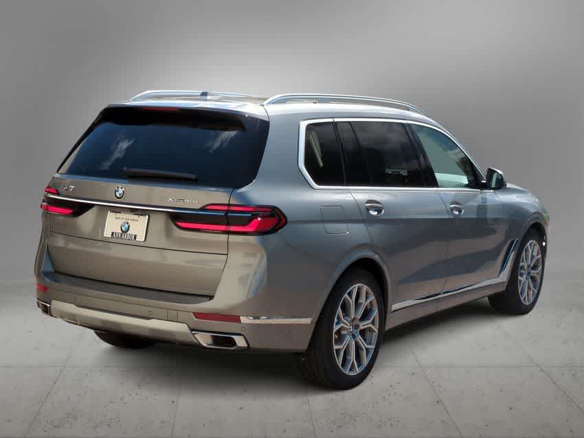 Thumbnail: 2026 BMW X7 - 8