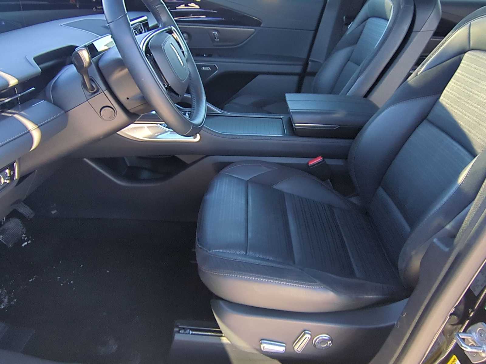 Thumbnail: 2024 Lincoln Nautilus - 24