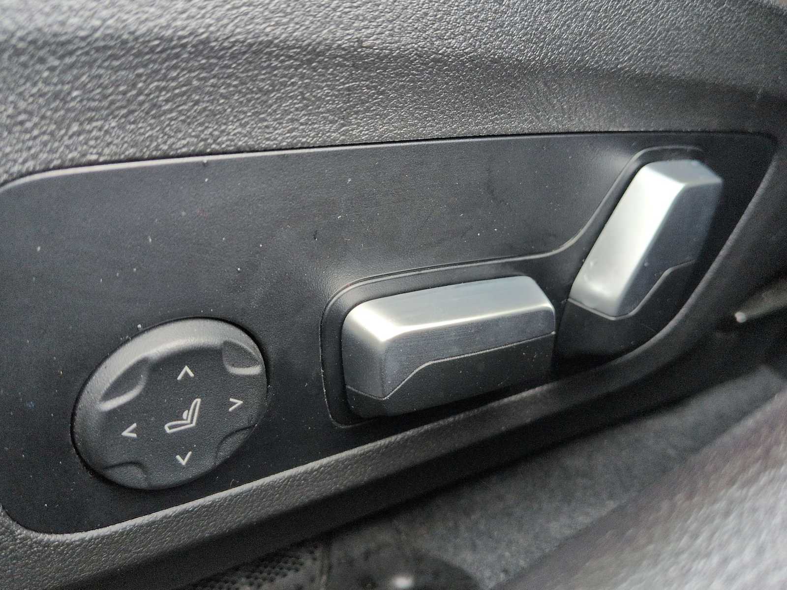 Thumbnail: 2024 BMW 3 Series - 24