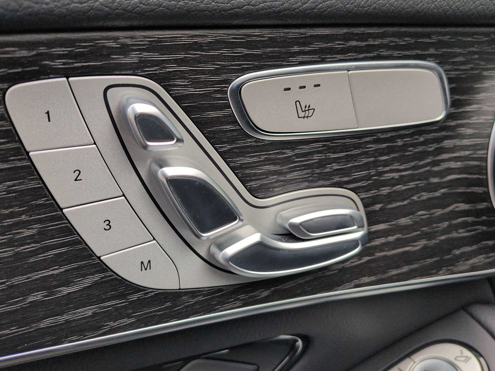 Thumbnail: 2022 Mercedes-Benz GLC - 17