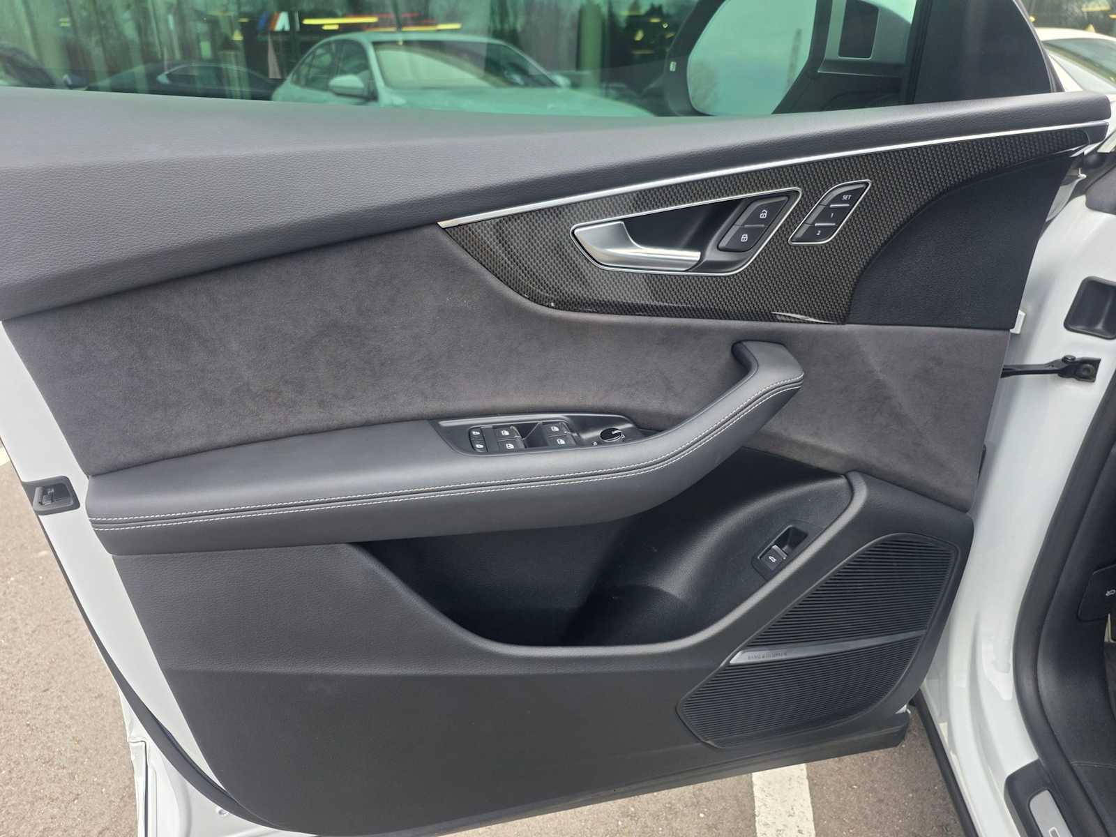 Thumbnail: 2023 Audi SQ8 - 13