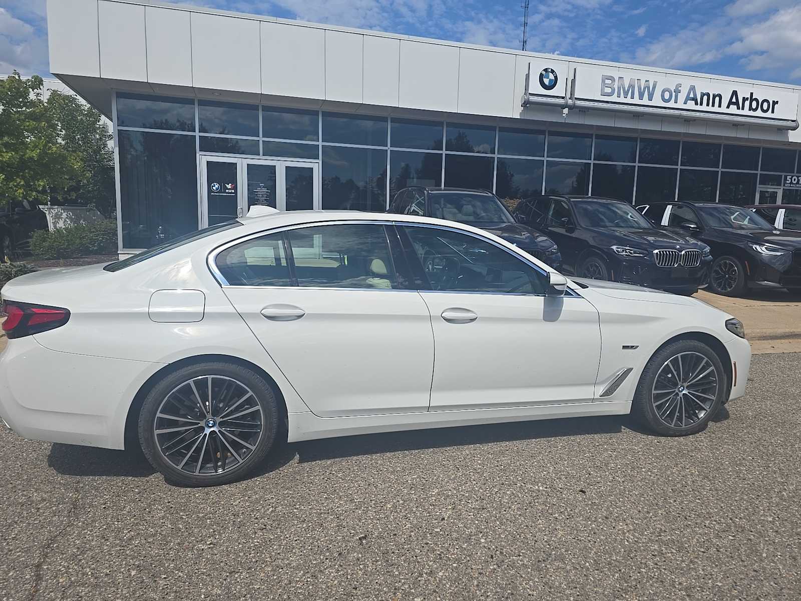 Thumbnail: 2023 BMW 5 Series - 4