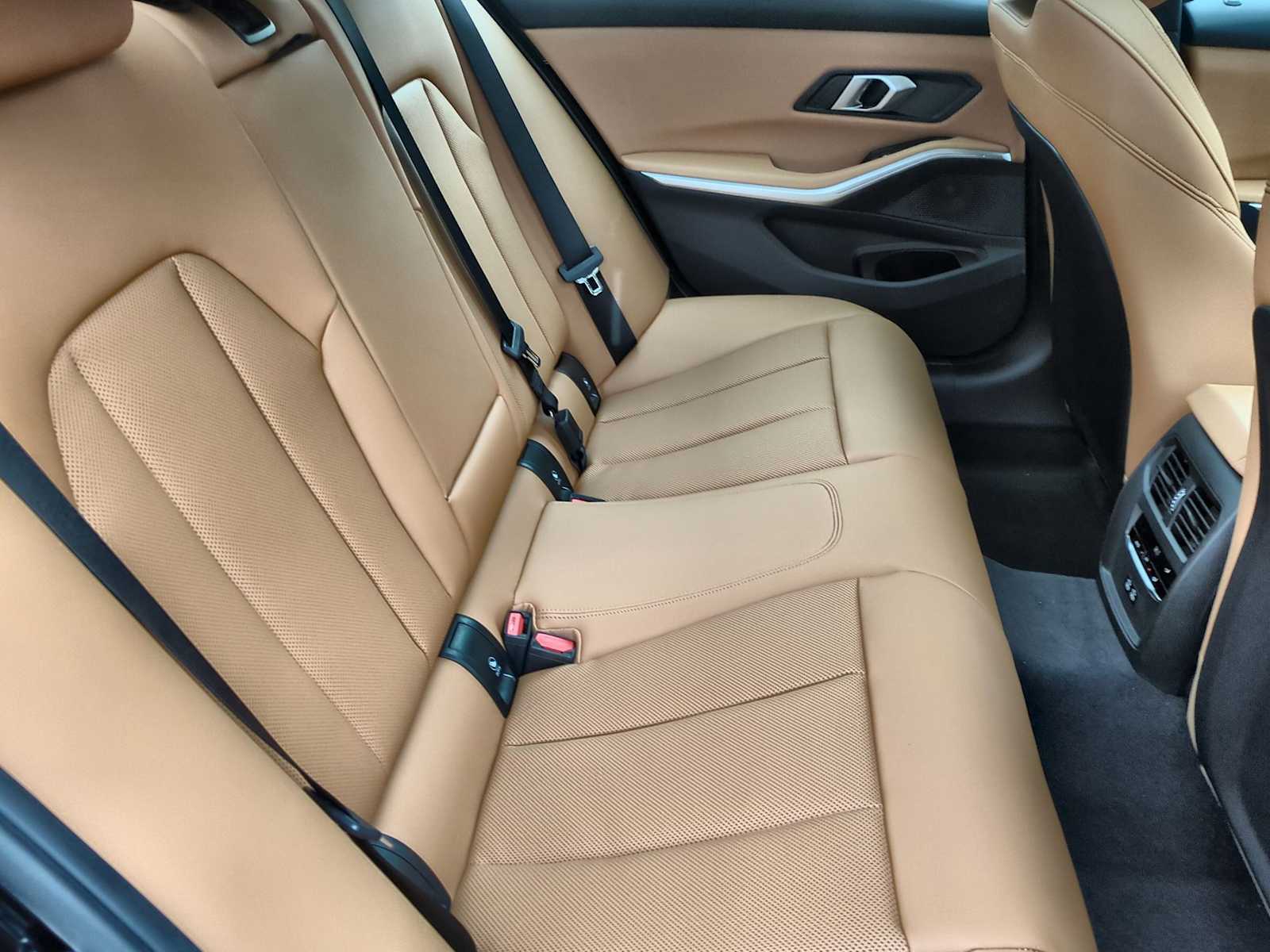 2026 BMW 3 Series 330i - Photo 21