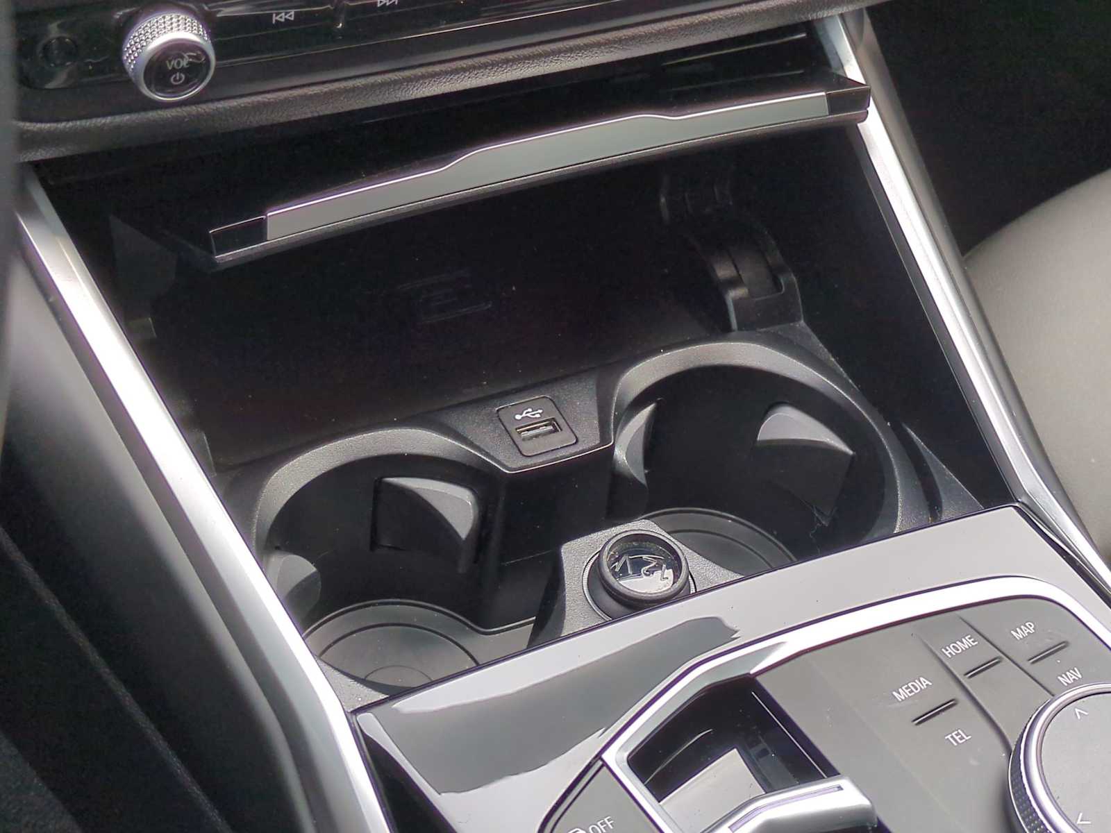 Thumbnail: 2024 BMW i4 - 34