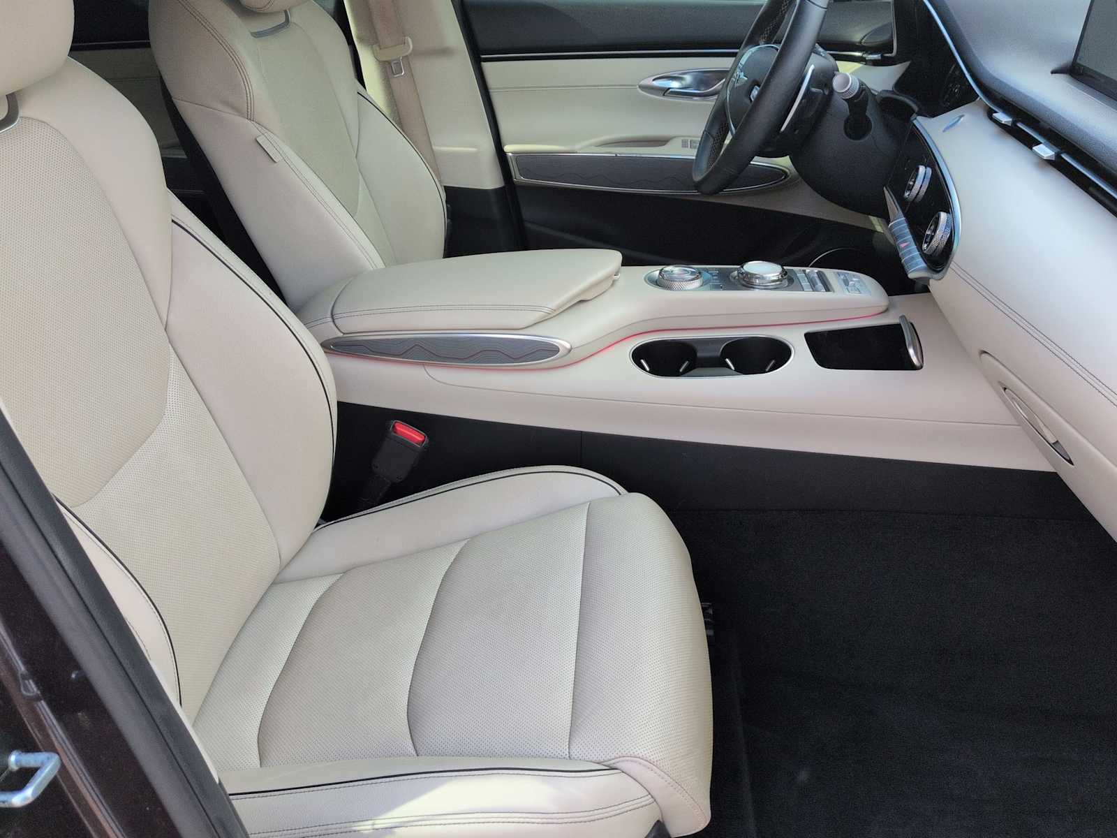 Thumbnail: 2022 Genesis GV70 - 22