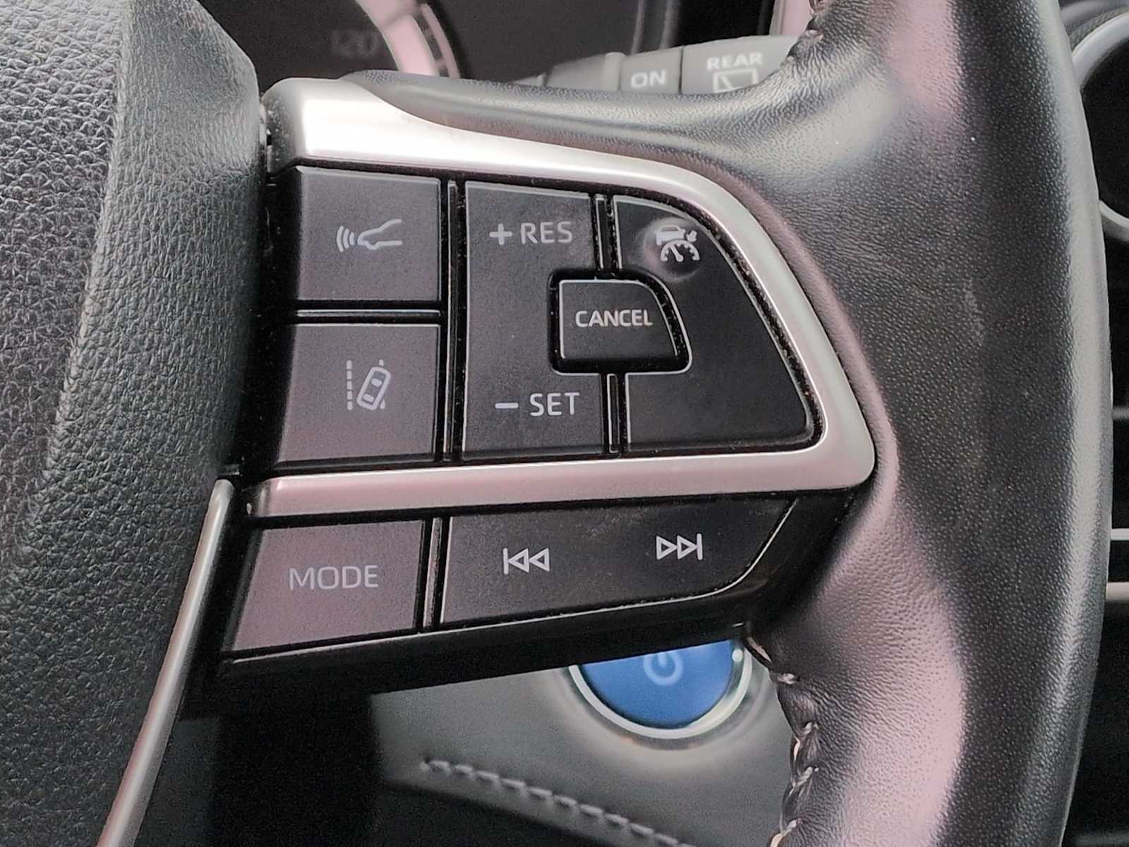 Thumbnail: 2022 Toyota Highlander - 24