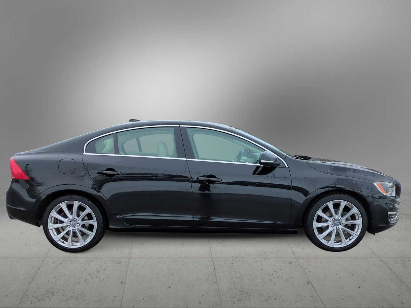 Thumbnail: 2016 Volvo S60 - 9