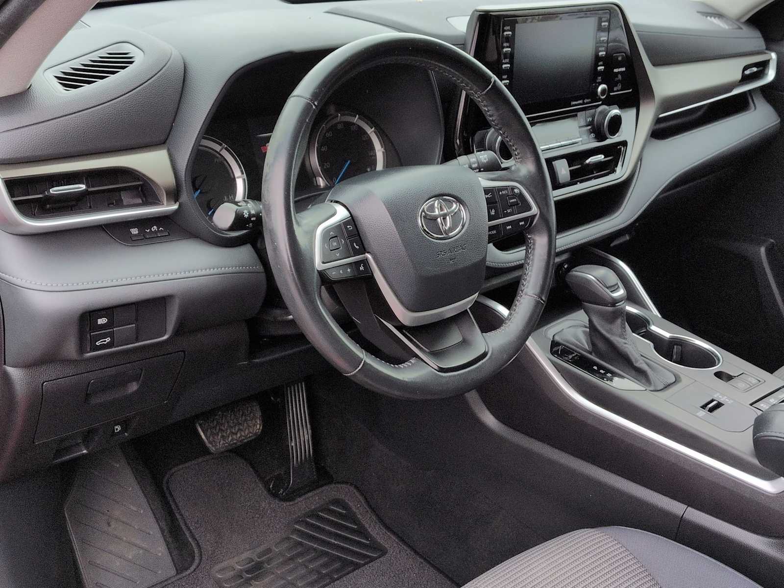 Thumbnail: 2022 Toyota Highlander - 10
