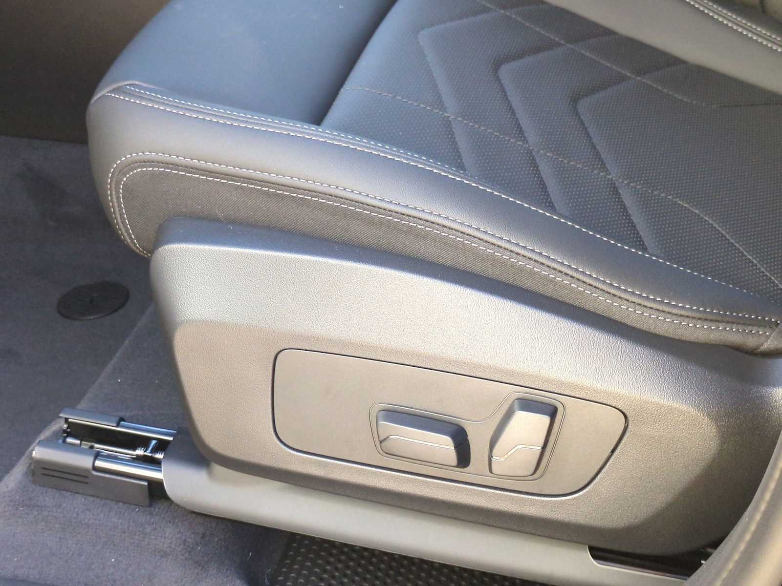 2025 BMW X1 xDrive28i 18