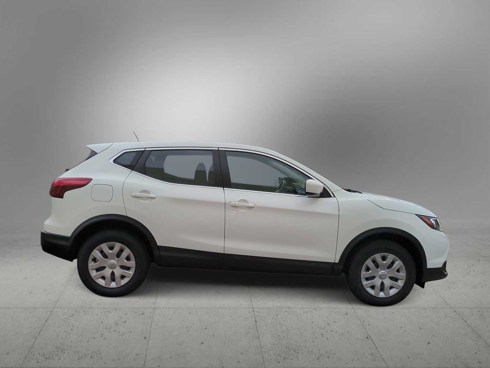 Thumbnail: 2019 Nissan Rogue Sport - 9