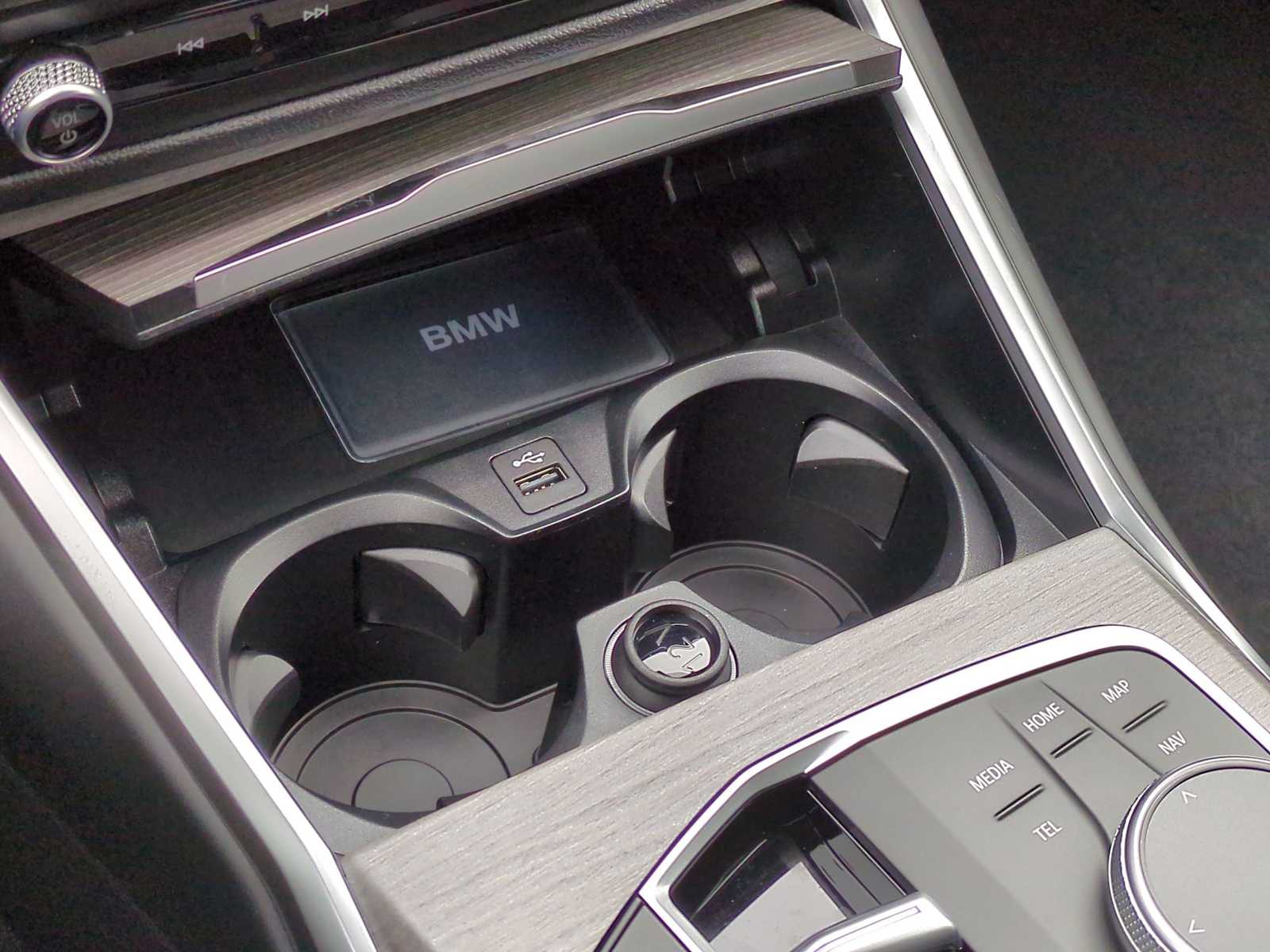 Thumbnail: 2025 BMW i4 - 34