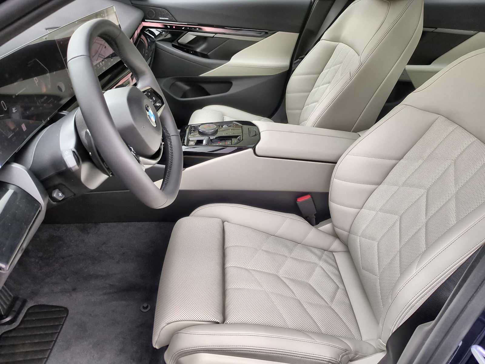 Thumbnail: 2026 BMW 5 Series - 16