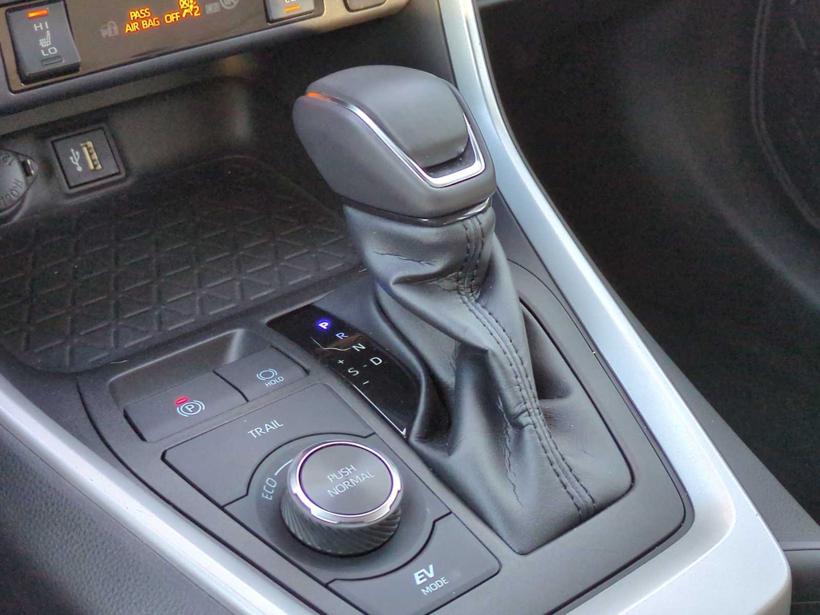 Thumbnail: 2023 Toyota RAV4 - 33