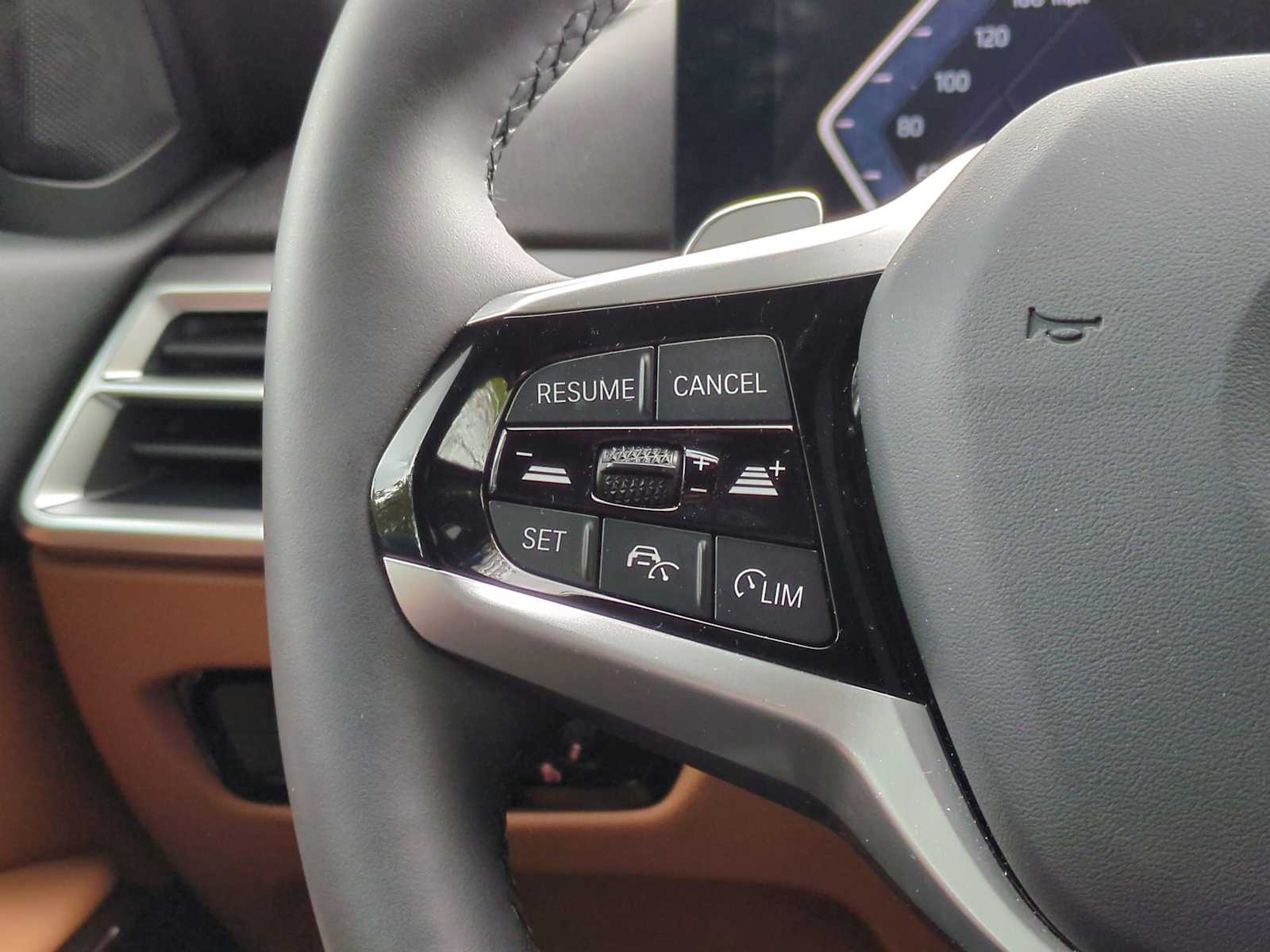 Thumbnail: 2025 BMW 3 Series - 25