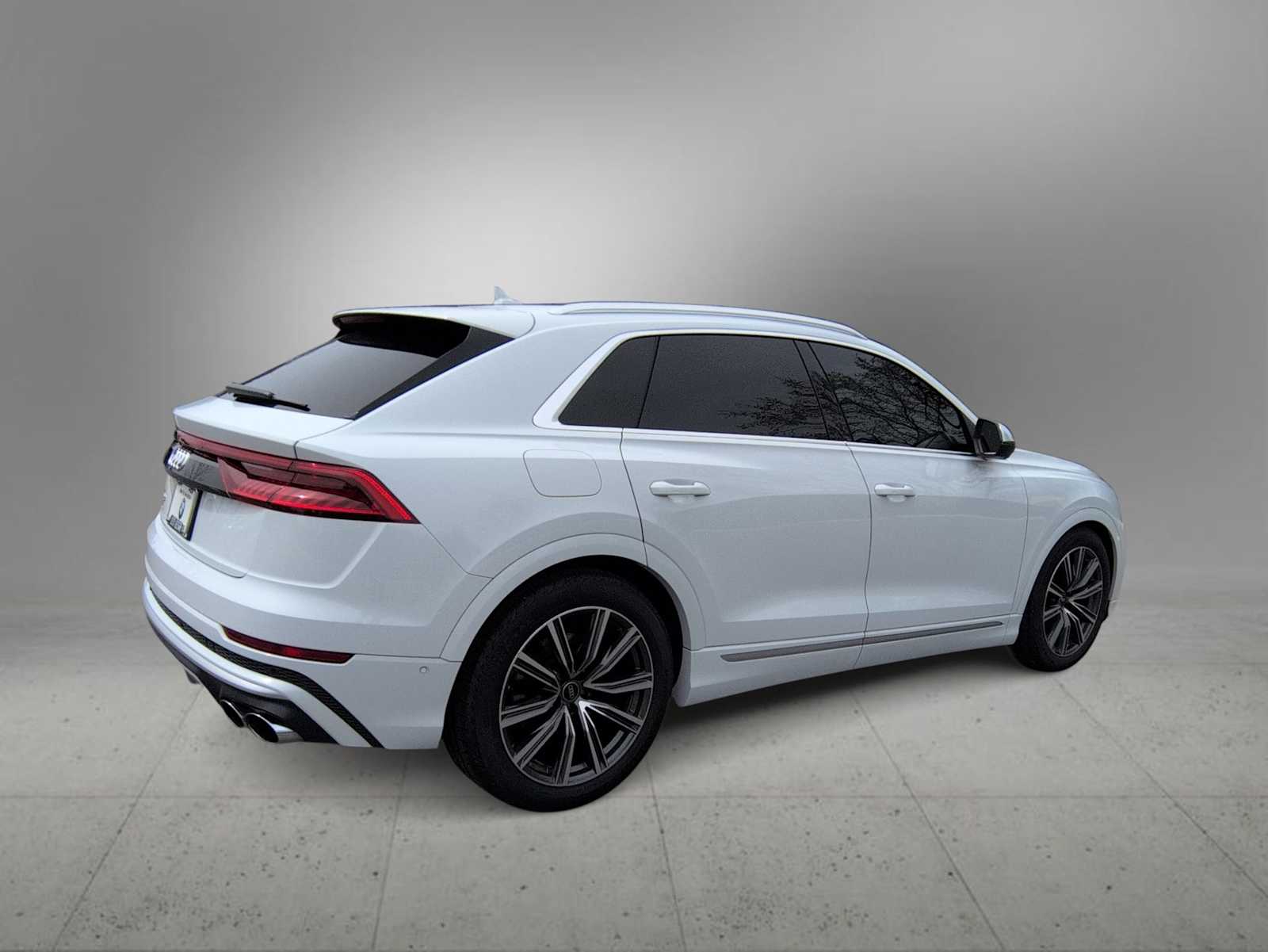 Thumbnail: 2023 Audi SQ8 - 8