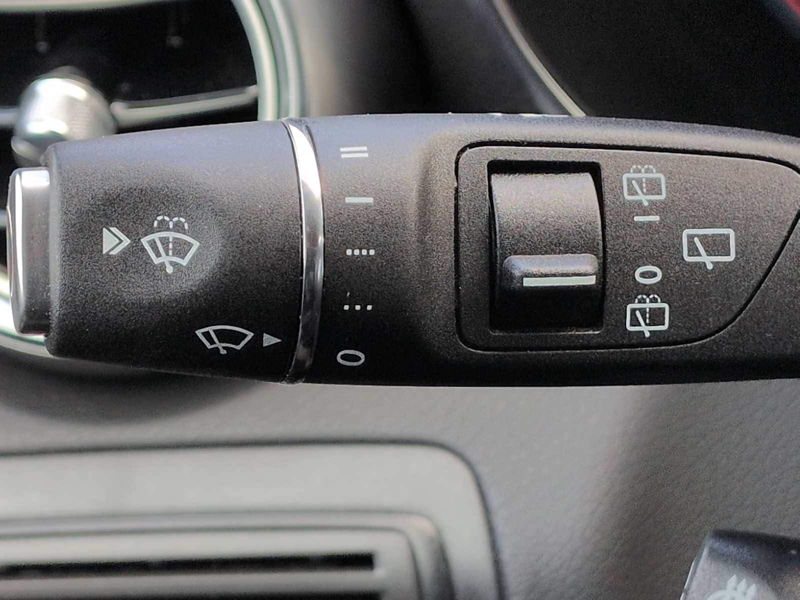 Thumbnail: 2022 Mercedes-Benz GLC - 25