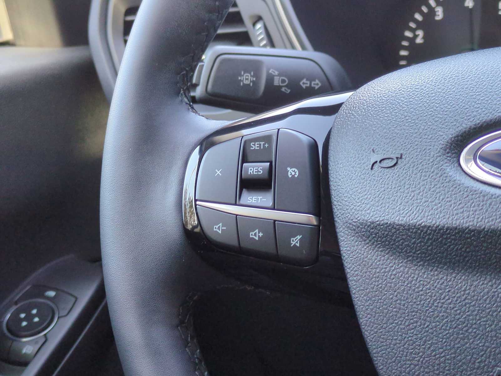 Thumbnail: 2022 Ford Escape - 25