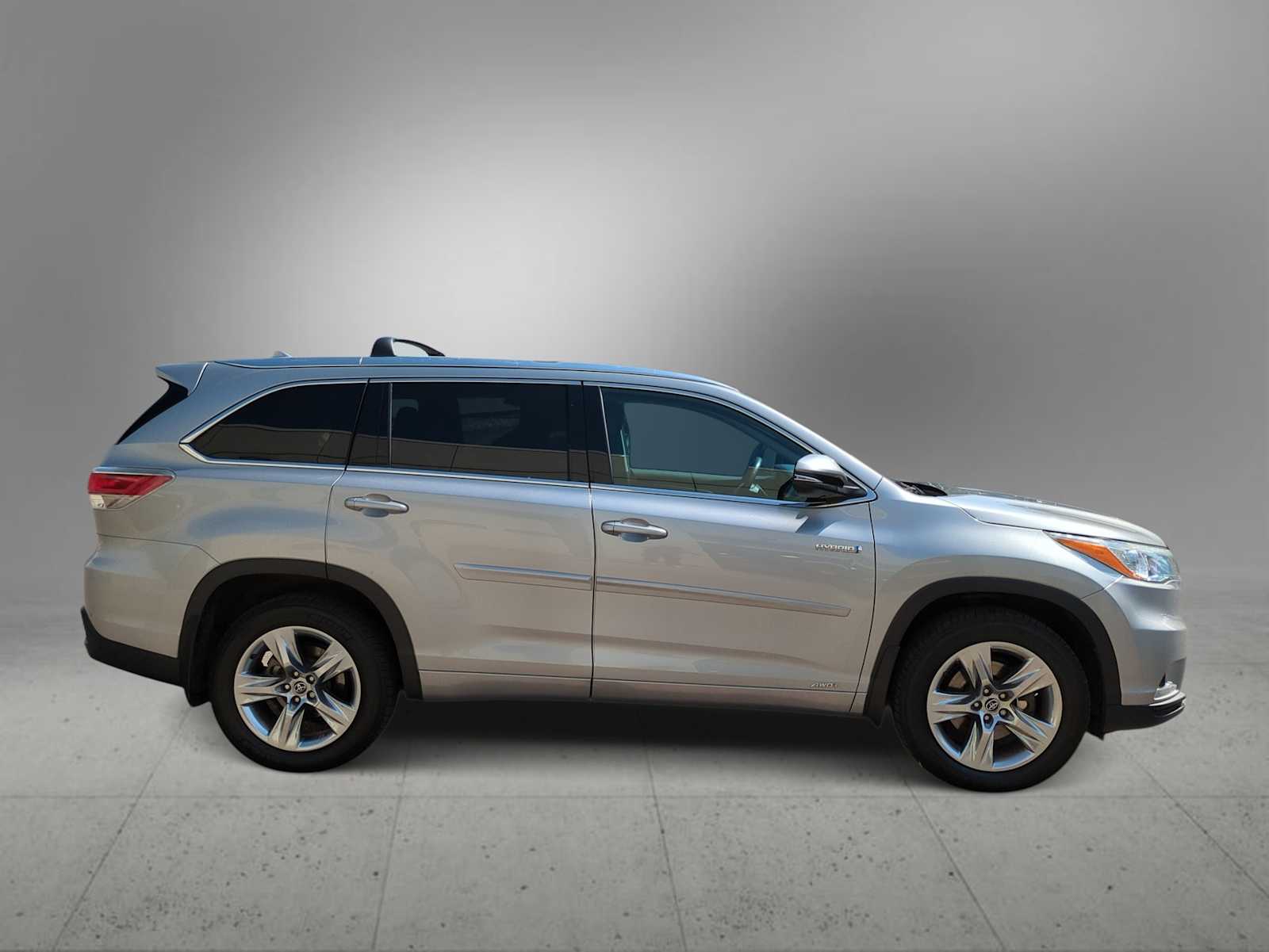 Thumbnail: 2016 Toyota Highlander - 9