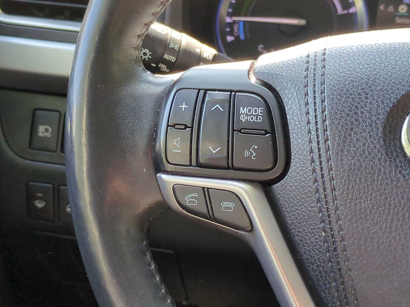 Thumbnail: 2016 Toyota Highlander - 25
