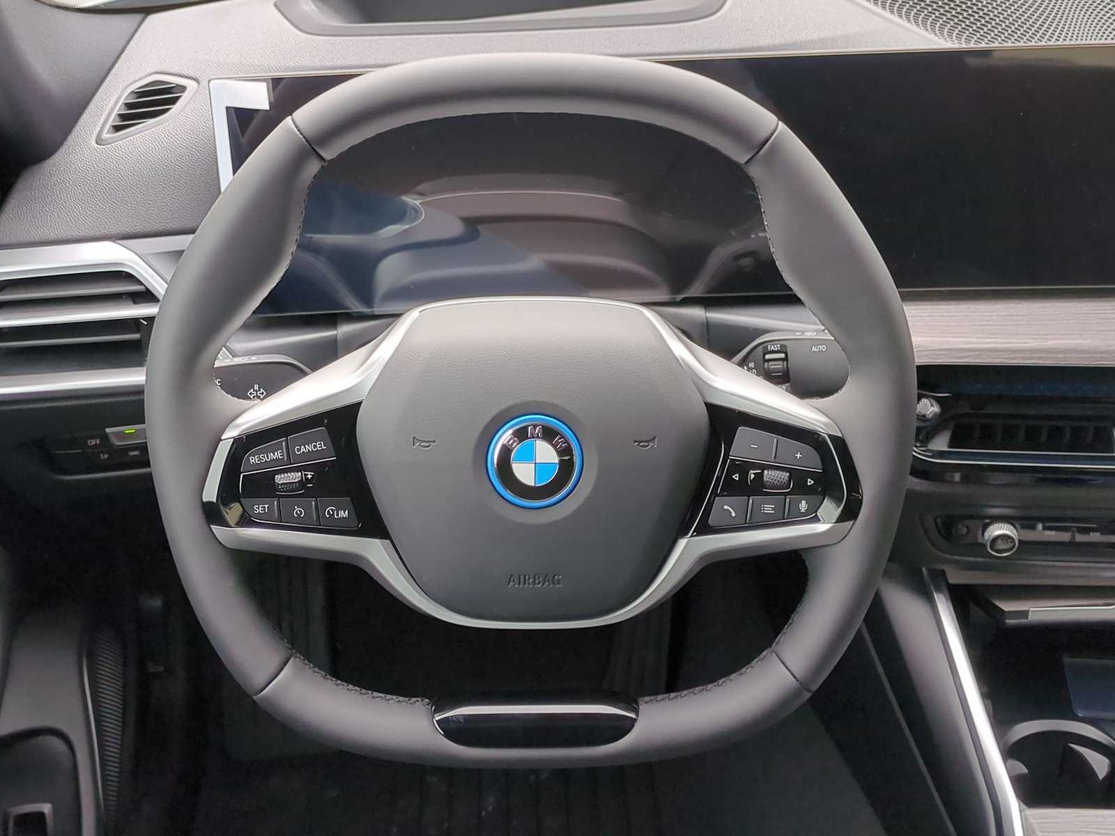 Thumbnail: 2025 BMW i4 - 25