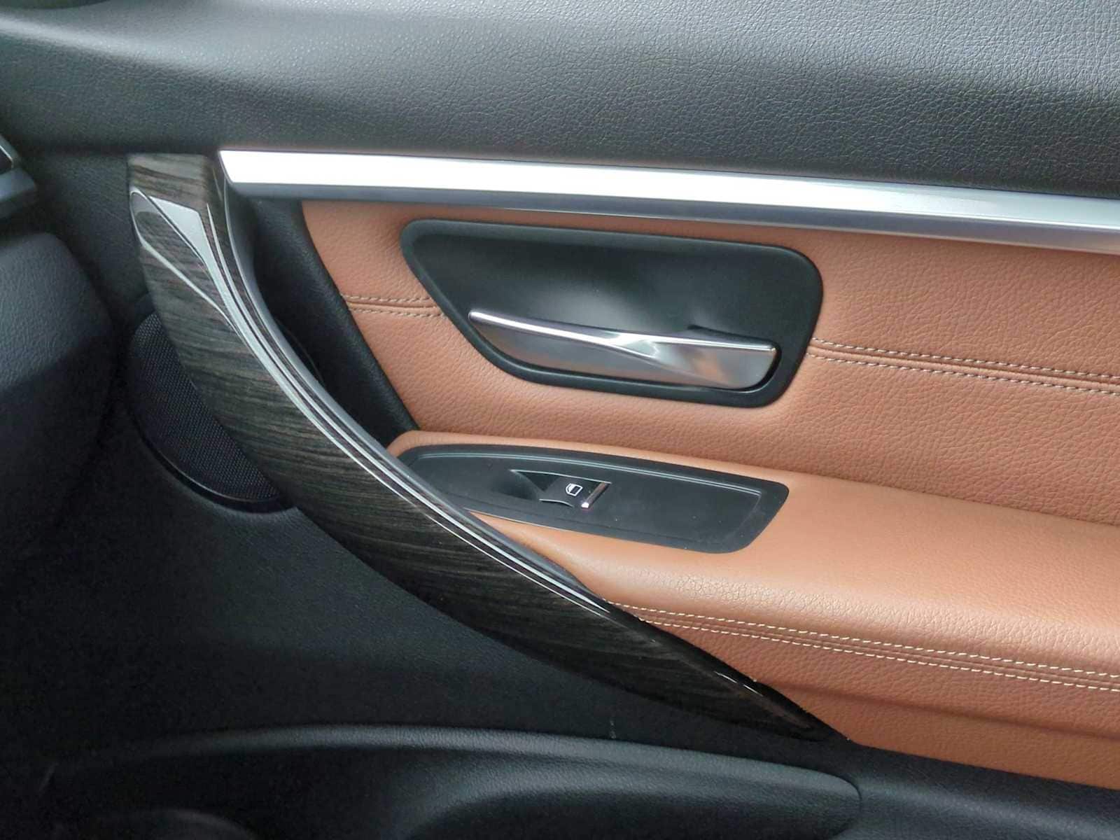 Thumbnail: 2016 BMW 3 Series - 38