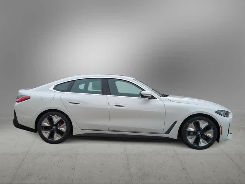 Thumbnail: 2025 BMW i4 - 9